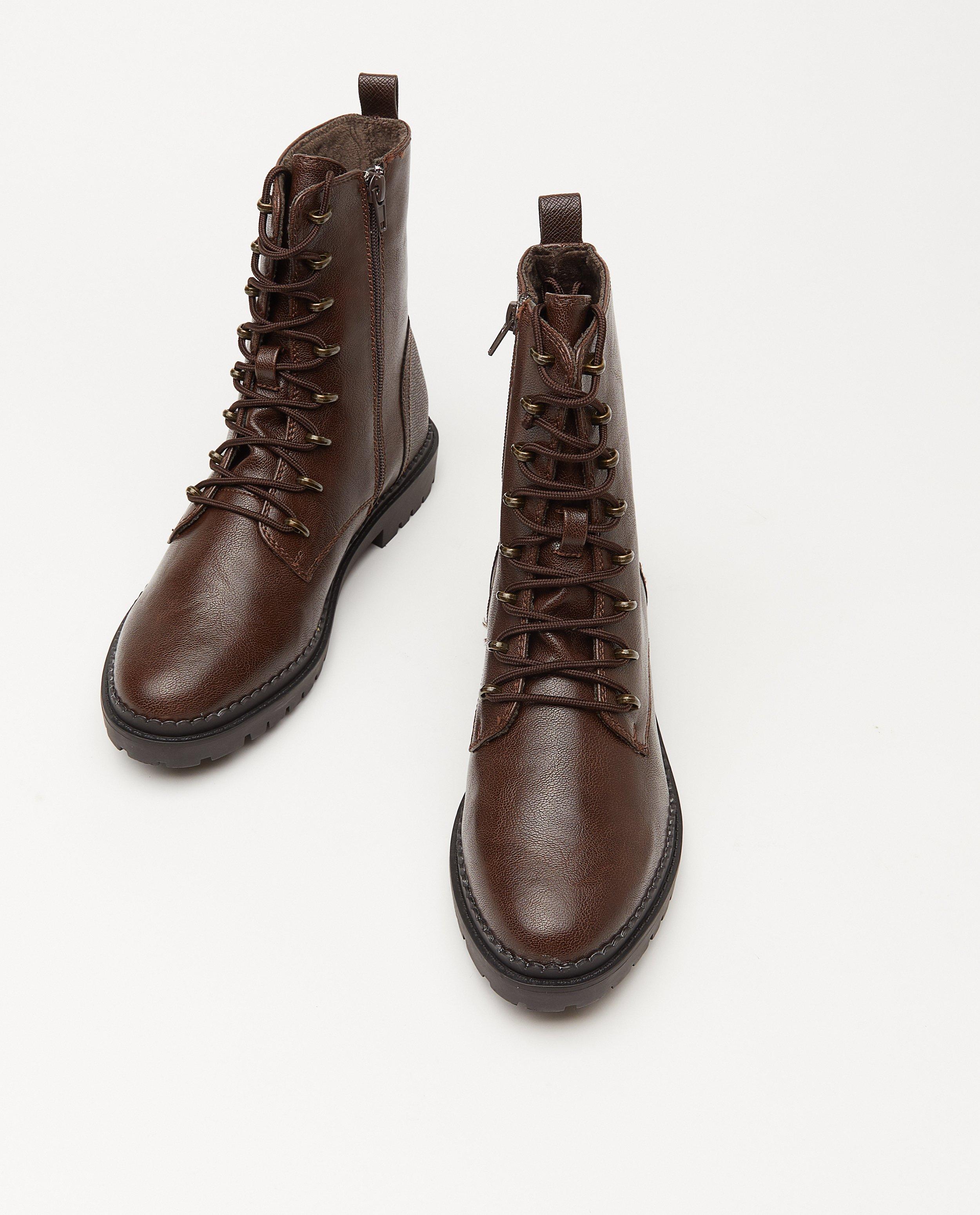 Schoenen - Bruine veterlaarzen Sprox, maat 36-41