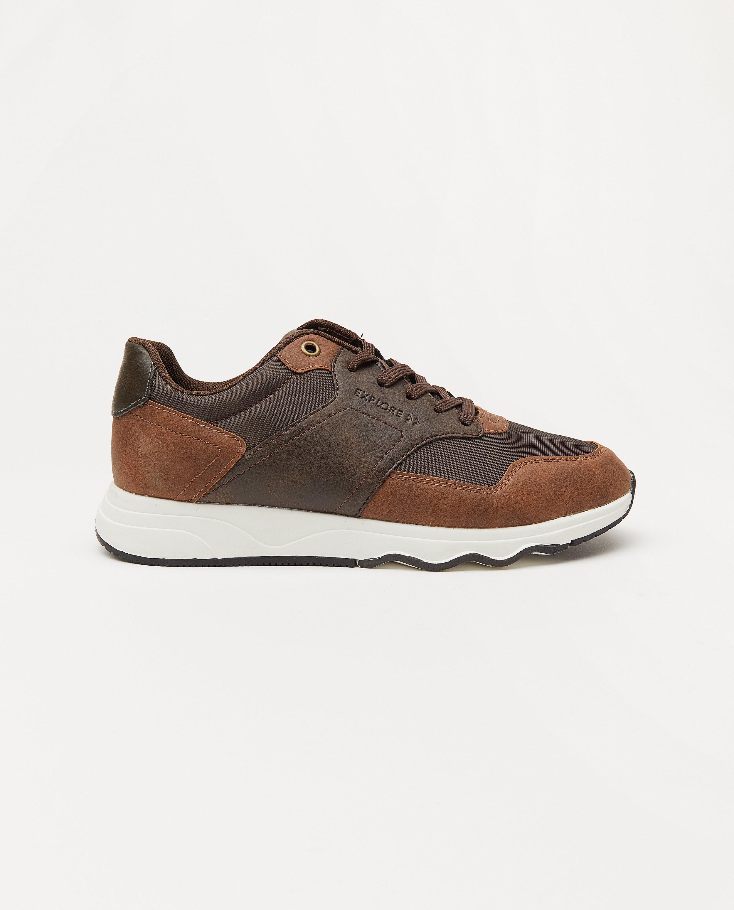 Bruine sneakers Sprox, maat 40-45 - met patches - Sprox