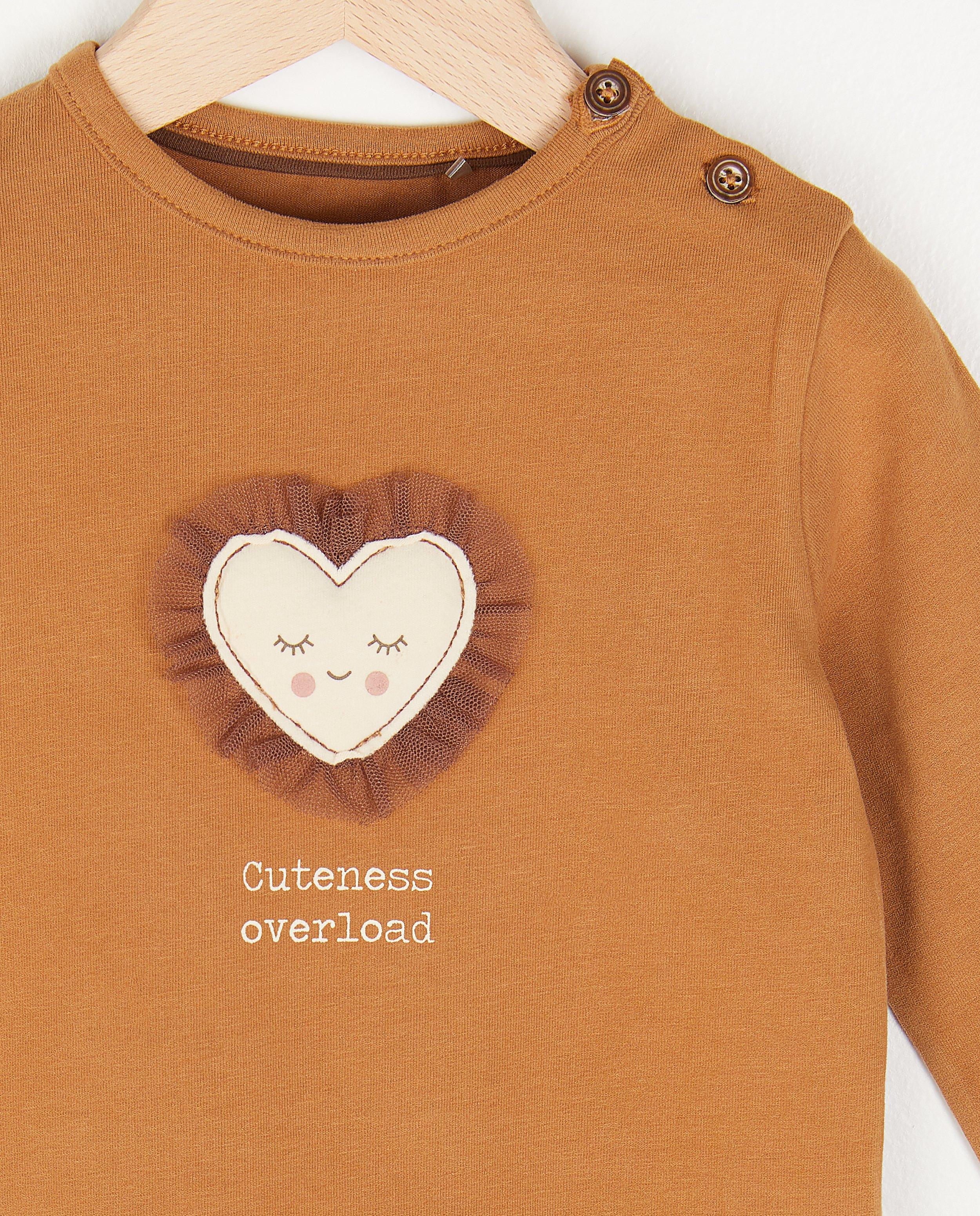 T-shirts - T-shirt beige à manches longues avec un petit cœur