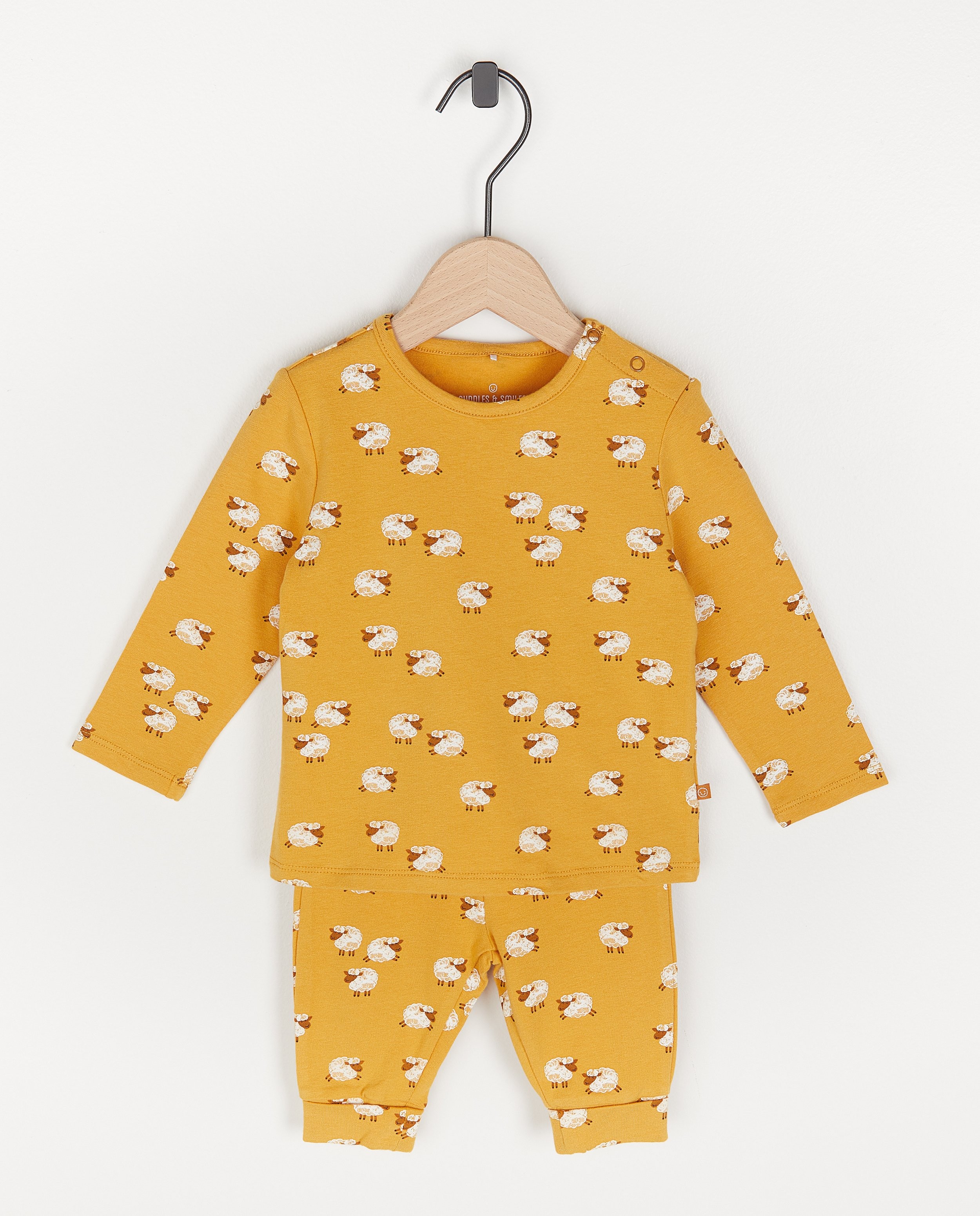 Gele unisex pyjama met schaapjes - met meegroeibroekje - Cuddles and Smiles