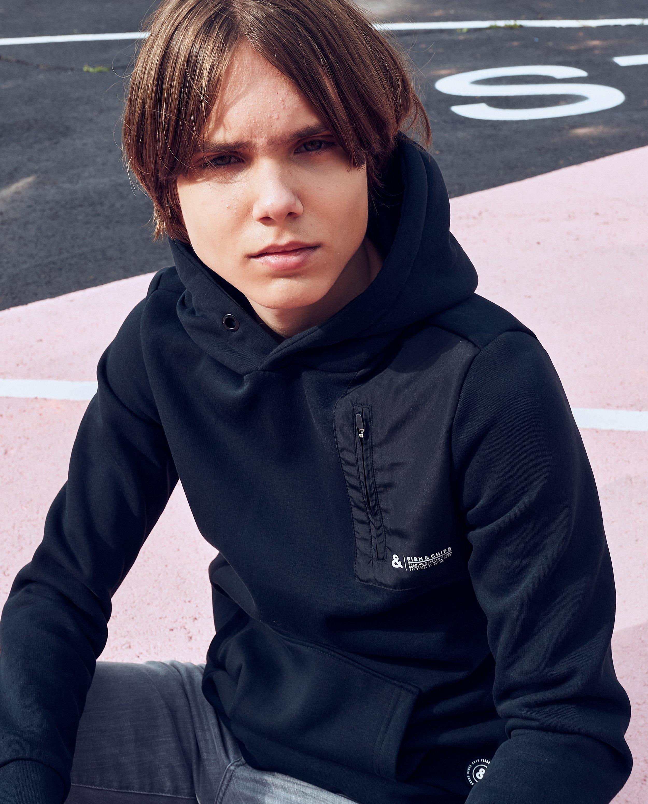 Zwarte hoodie met buidelzak - met brushed fleece - Fish & Chips