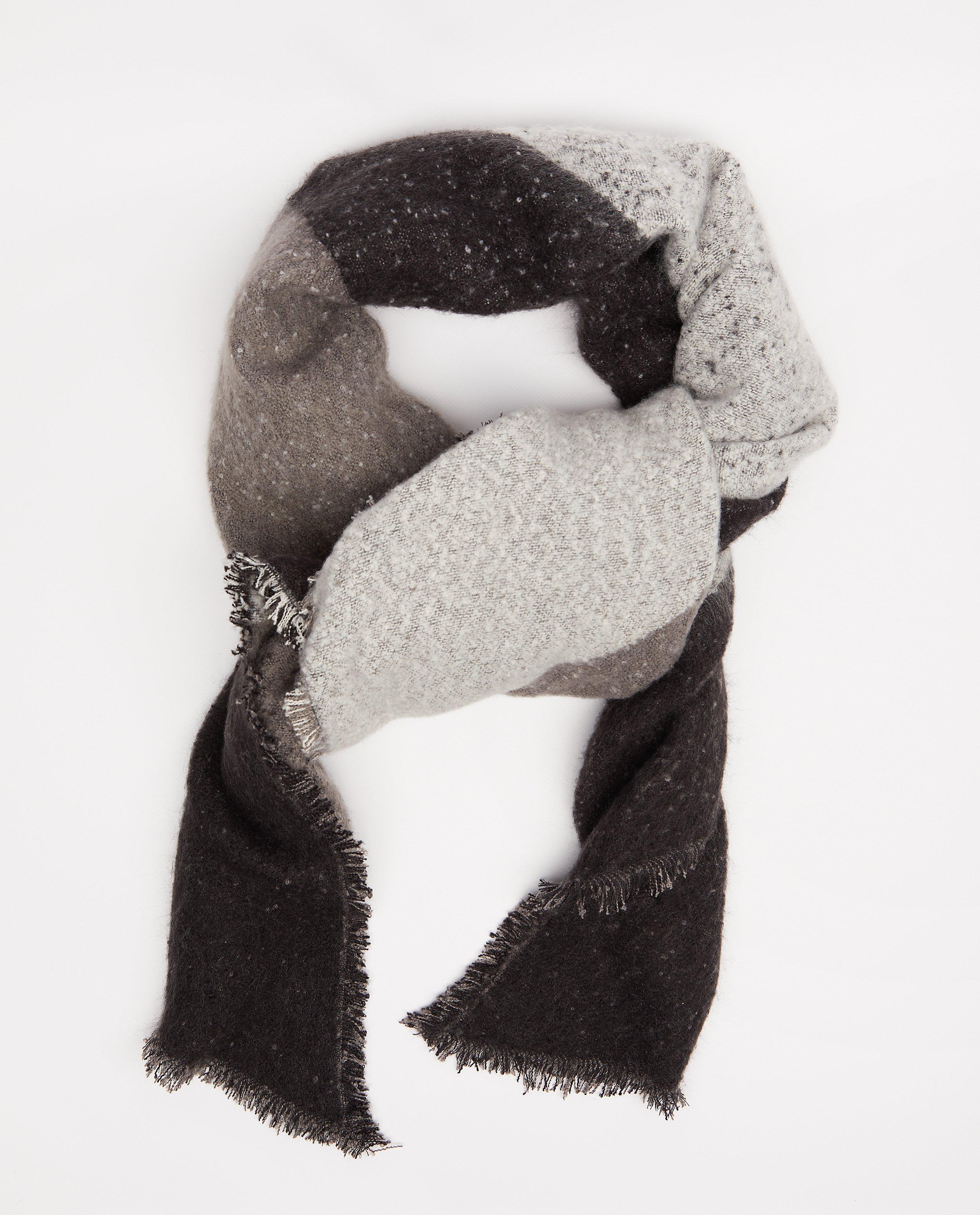 Écharpe grise à effilochures Pieces - en polyester recyclé - Pieces