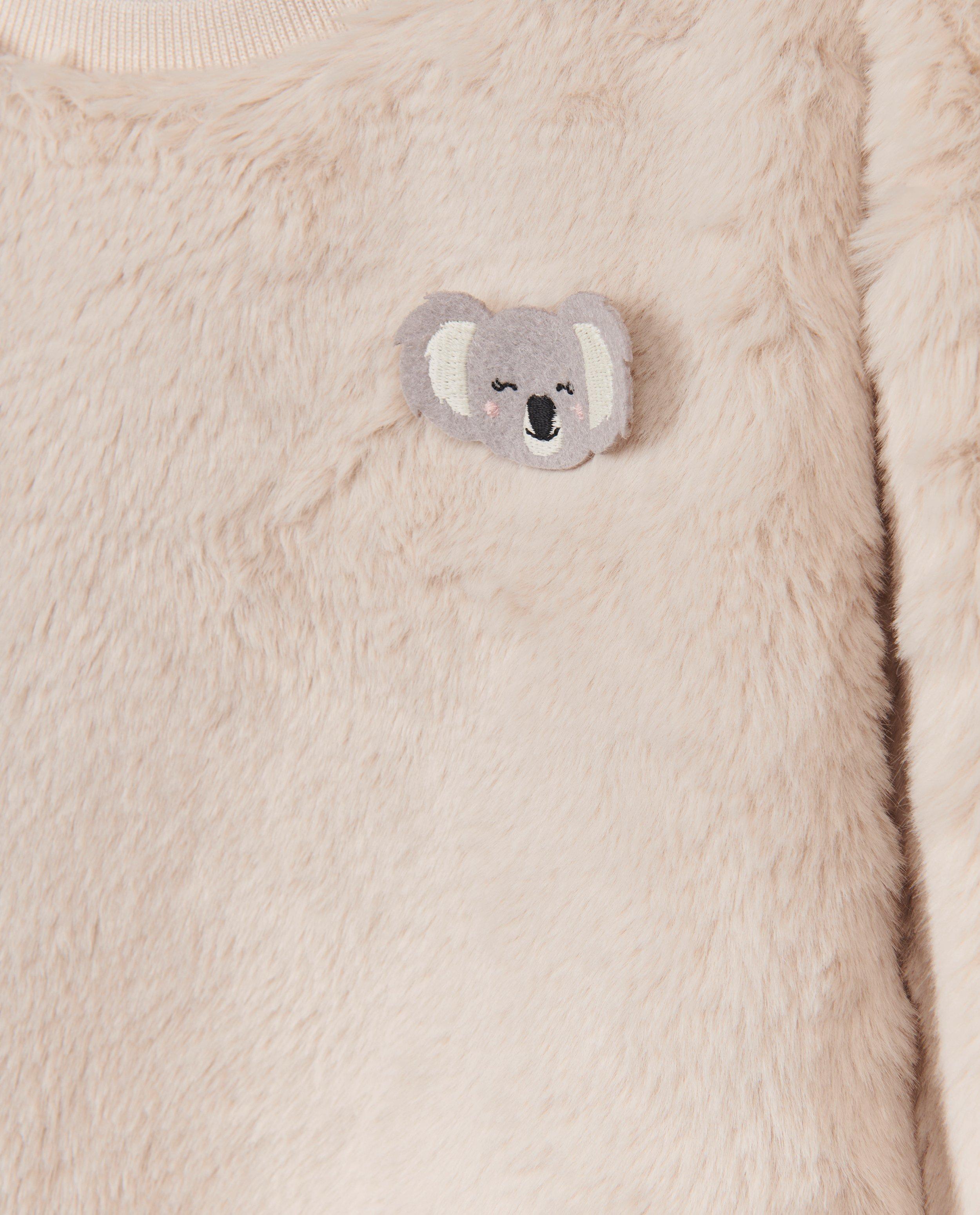 Sweaters - Beige fuzzy sweater met koala