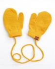 Moufles bébés jaunes avec cordon - en fin tricot - JBC