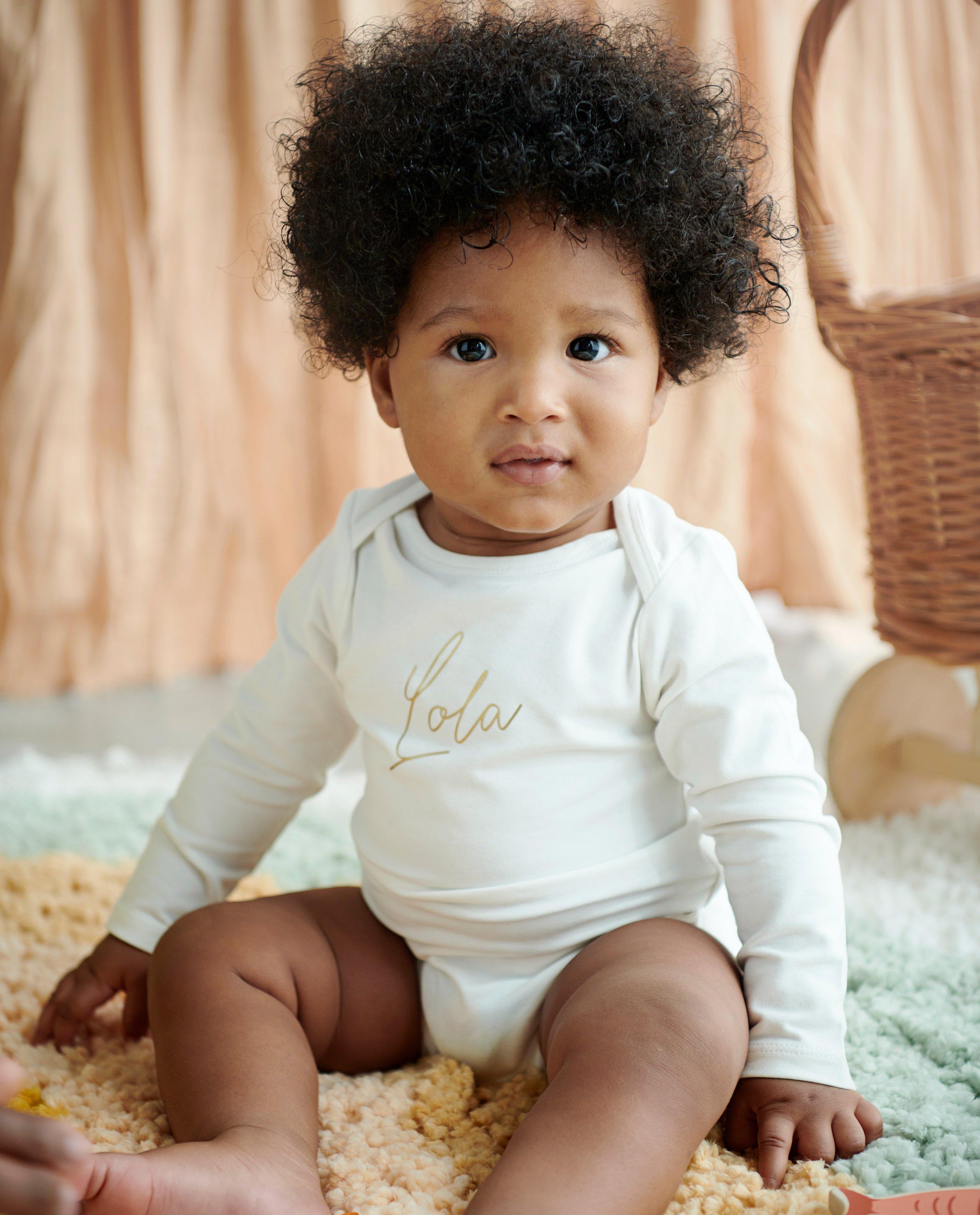 Grenouillère avec nom, Studio Unique - null - Cuddles and Smiles