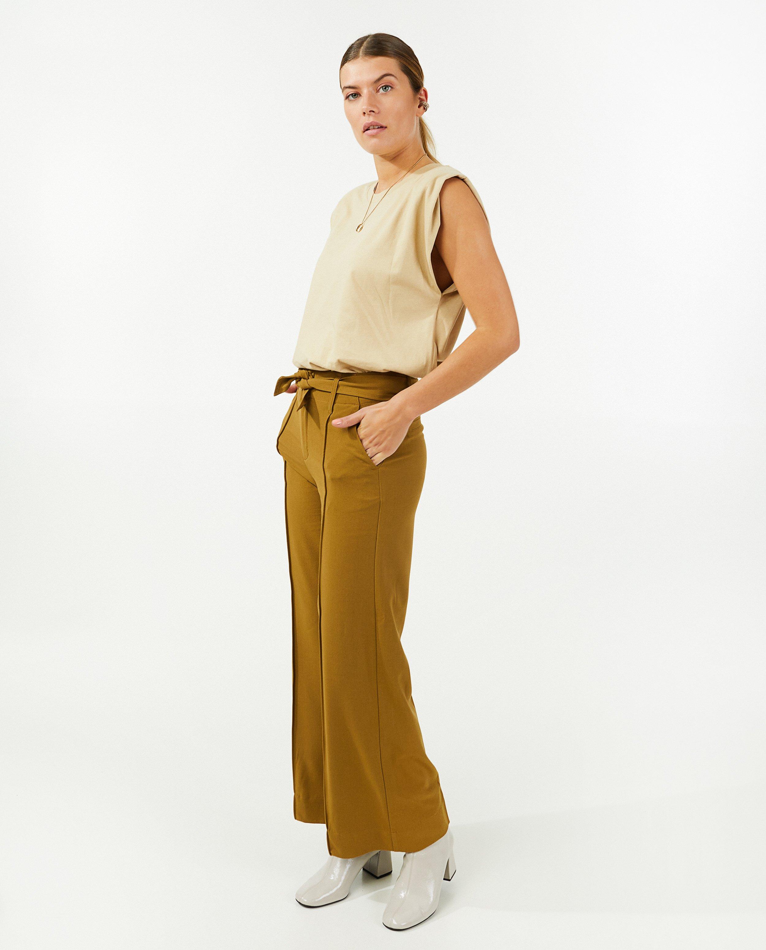 T-shirts - Top met schoudervulling Sora