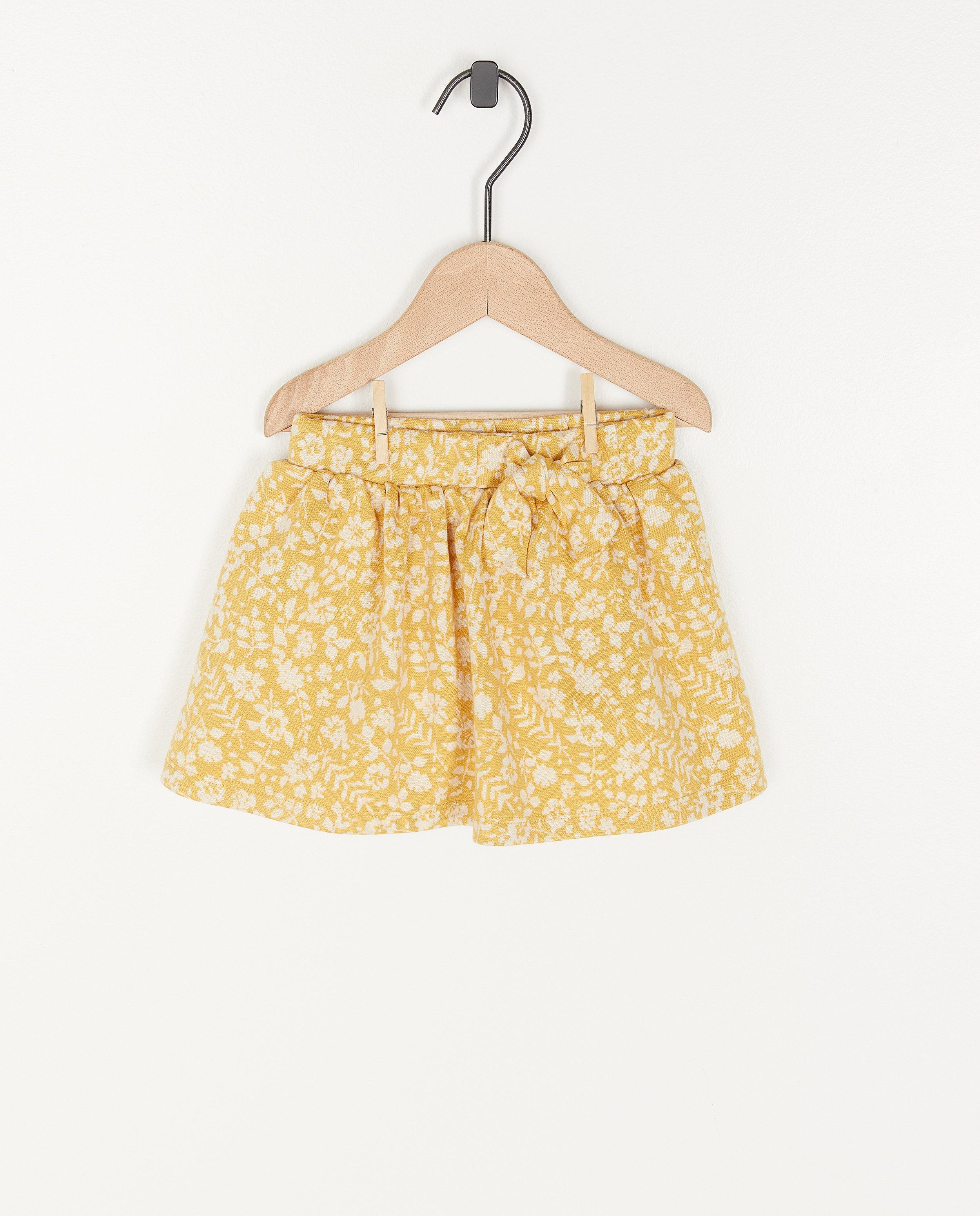 jaune foncé