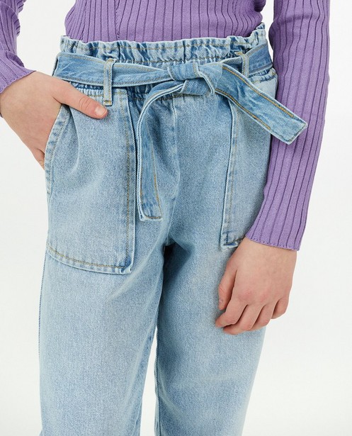Jeans - Jeans mom bleu, ceinture à nouer