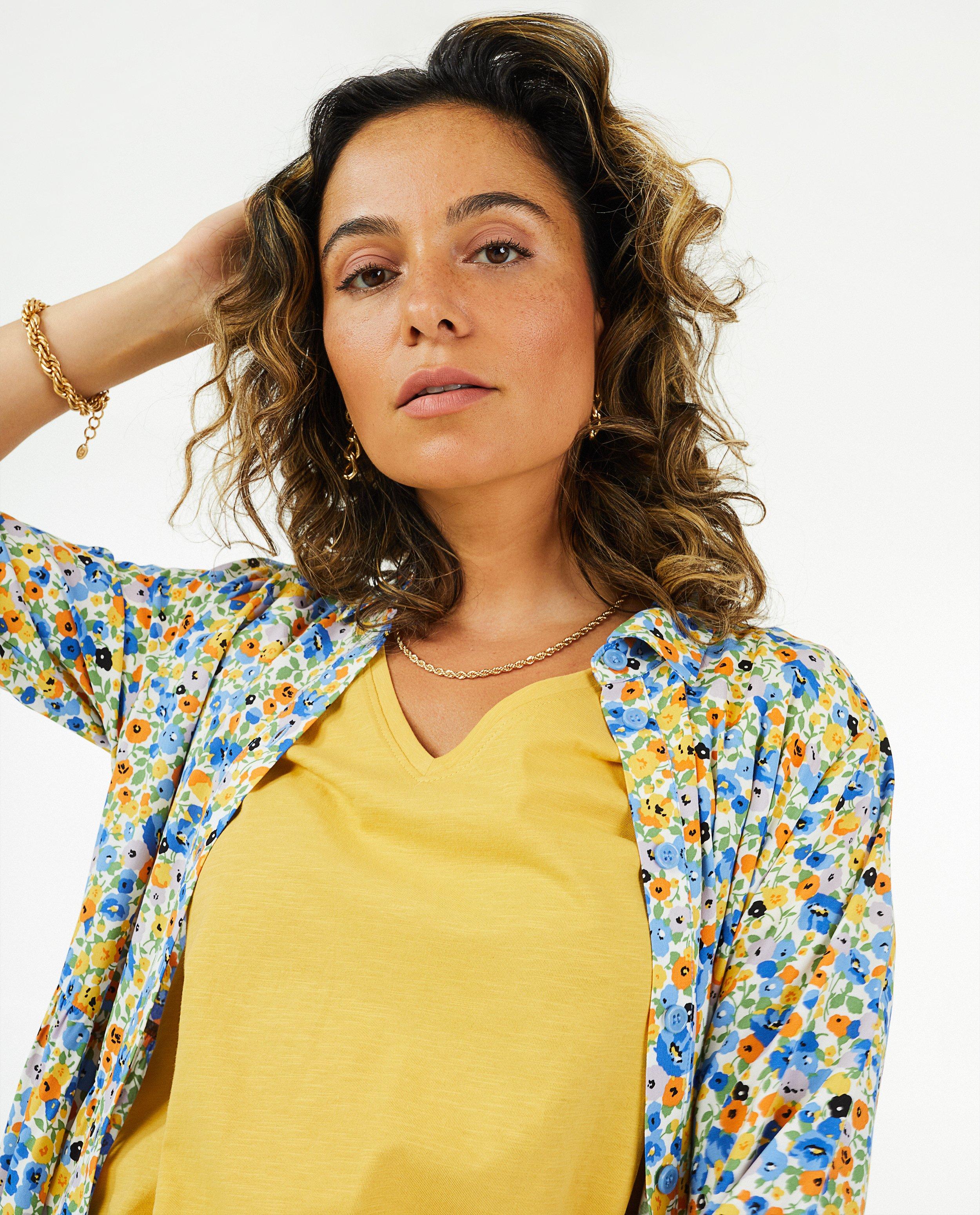 T-shirts - Geel T-shirt met V-hals Sora