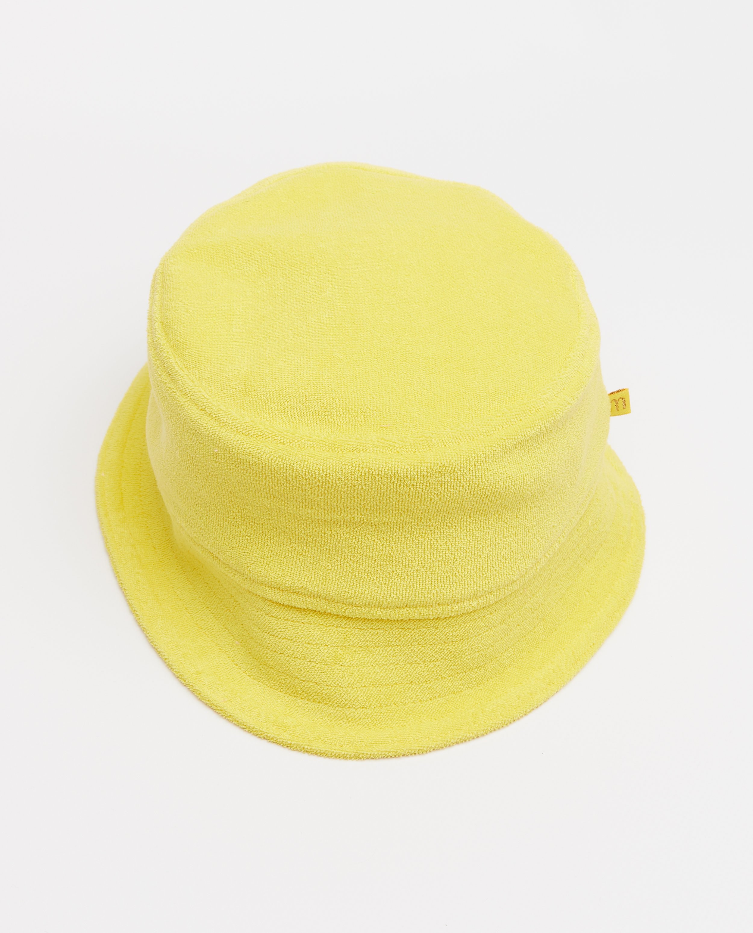 Bonneterie - Chapeau jaune en éponge