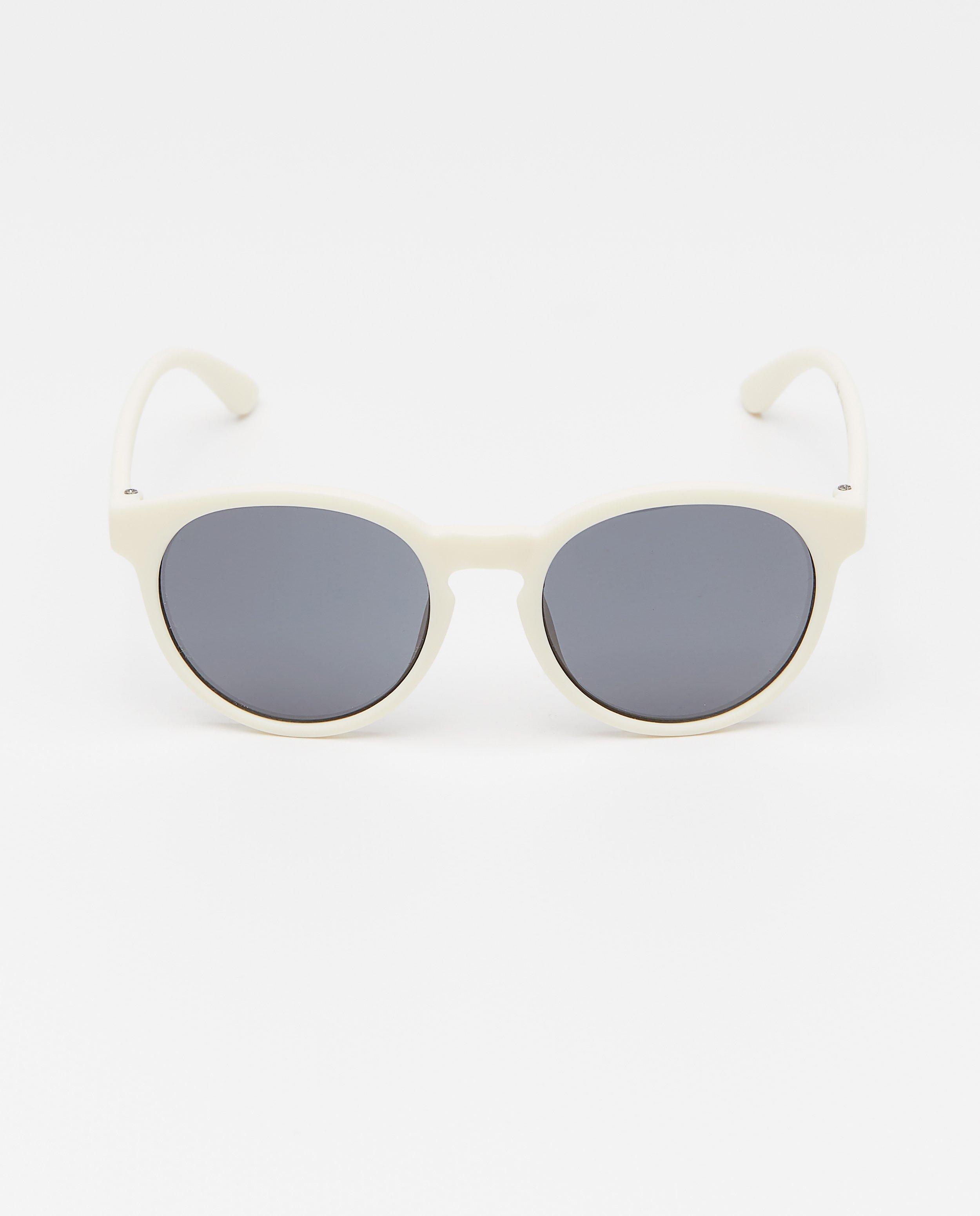 Lunettes de soleil - Lunettes de soleil blanches avec cordon dans la nuque