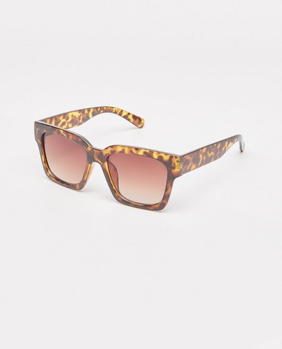 Bruine zonnebril met luipaardprint