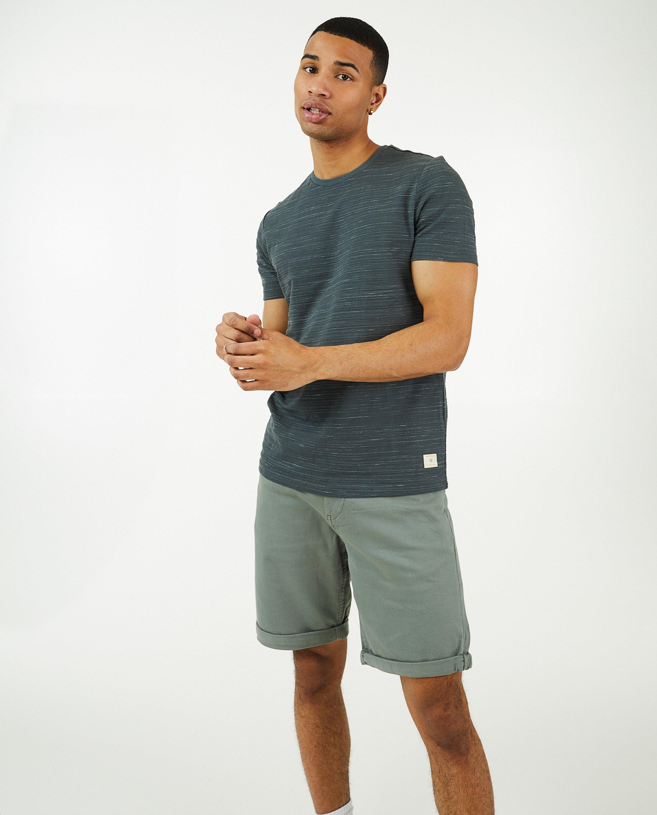 Shorten - Saliegroene short met slim fit