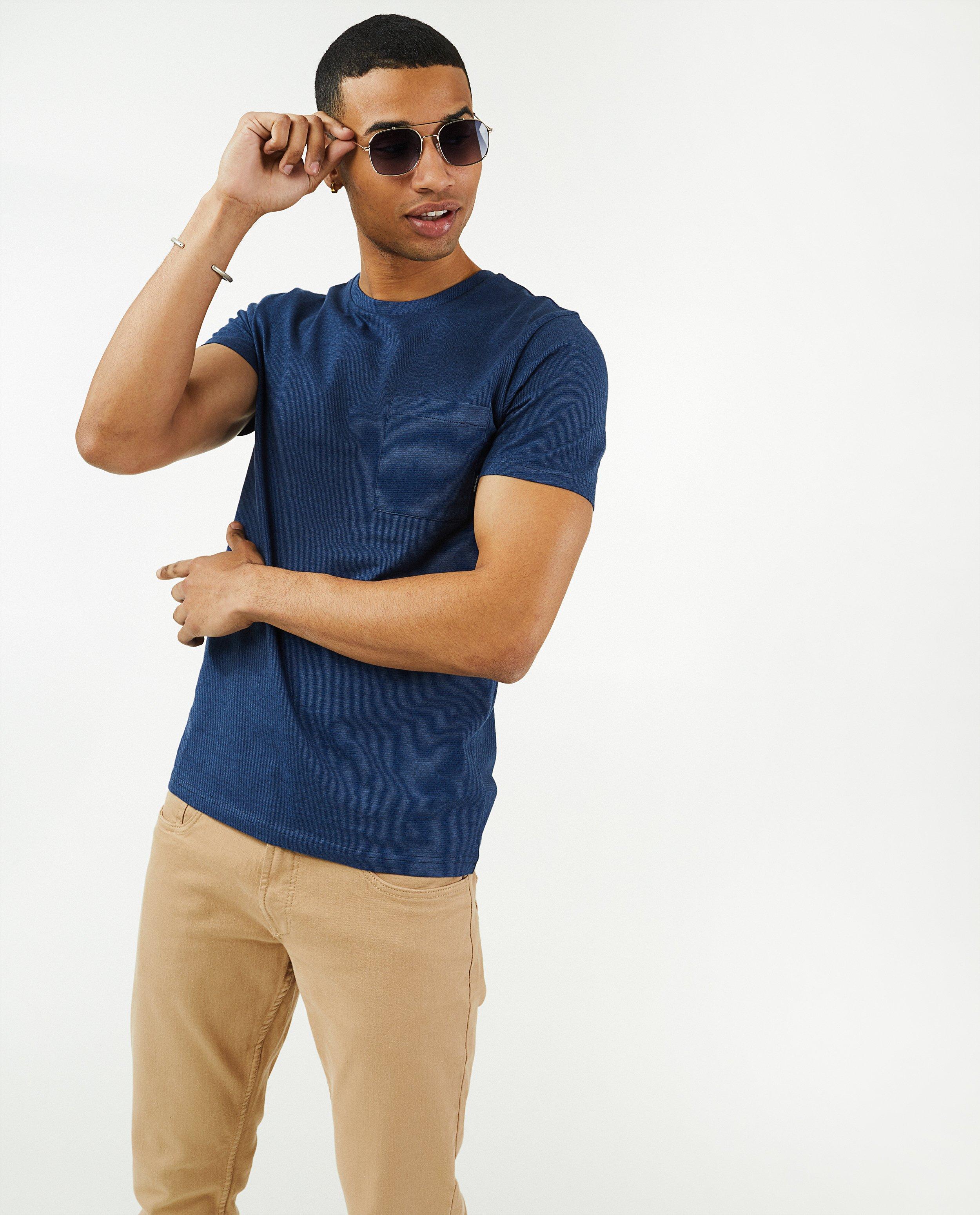 T-shirts - Biokatoenen T-shirt met borstzak