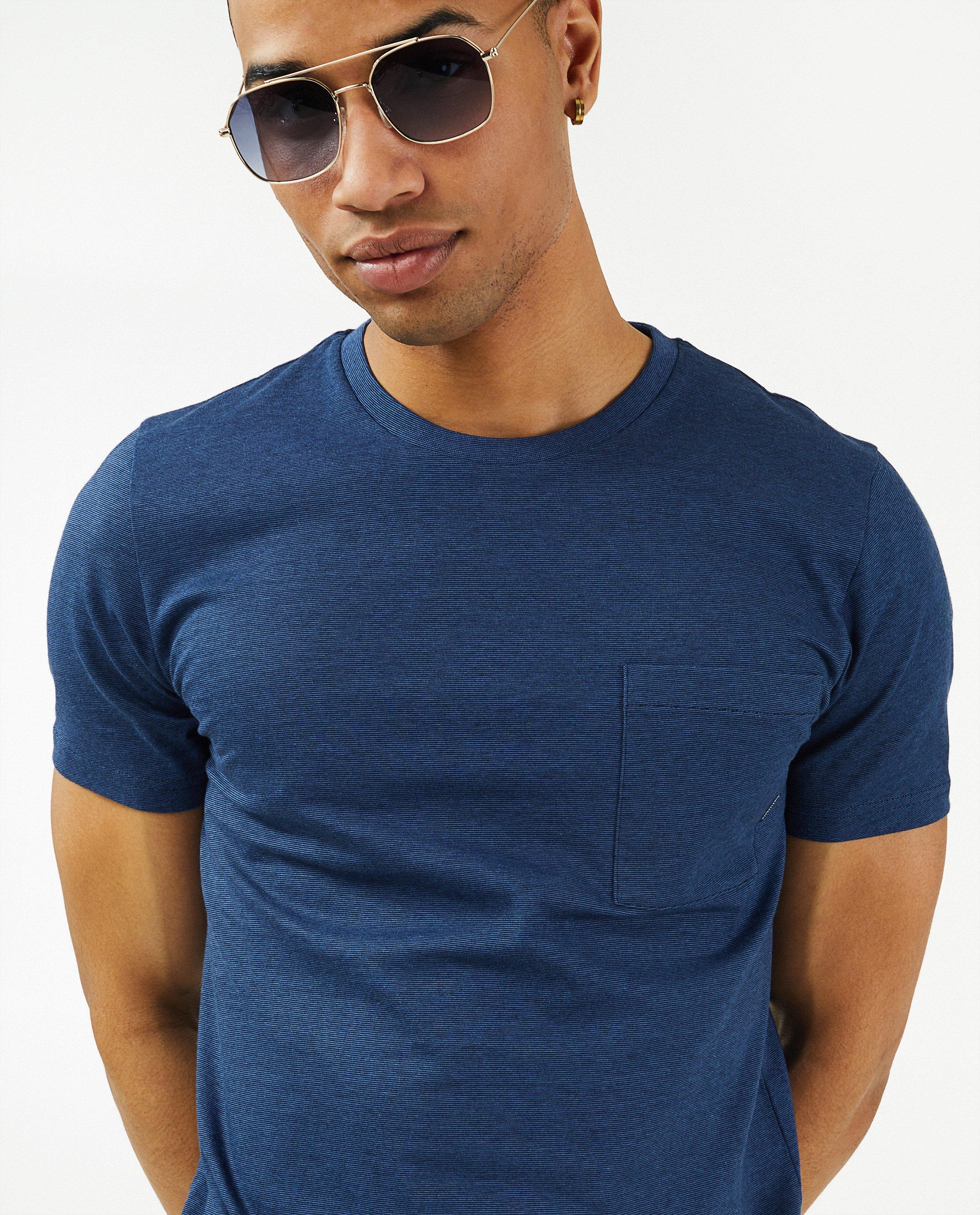 T-shirts - Biokatoenen T-shirt met borstzak
