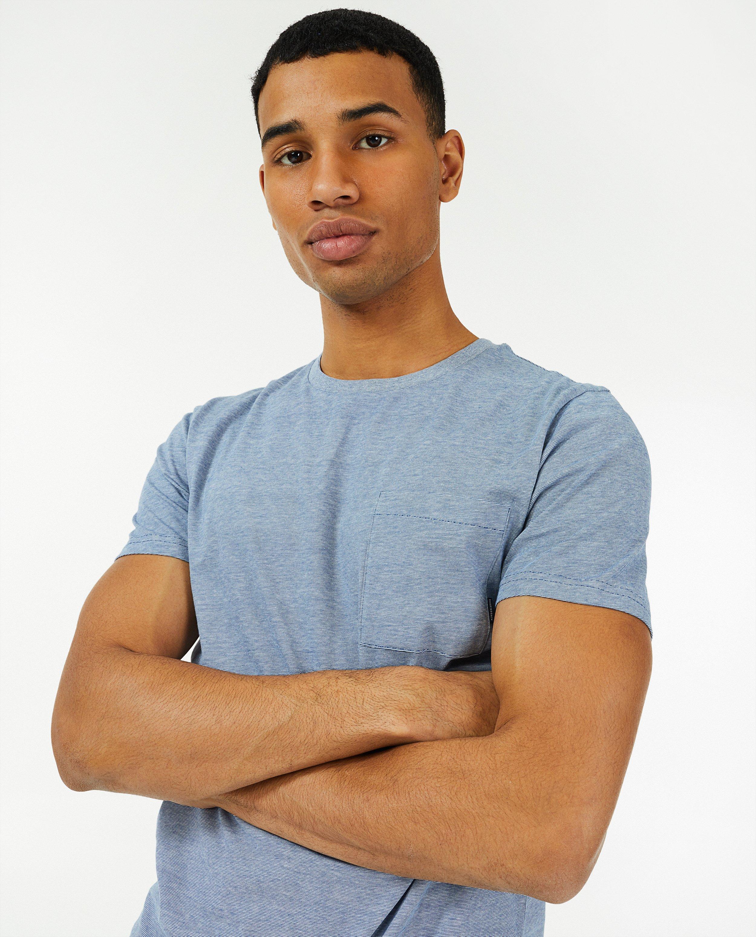 T-shirts - Biokatoenen T-shirt met borstzak
