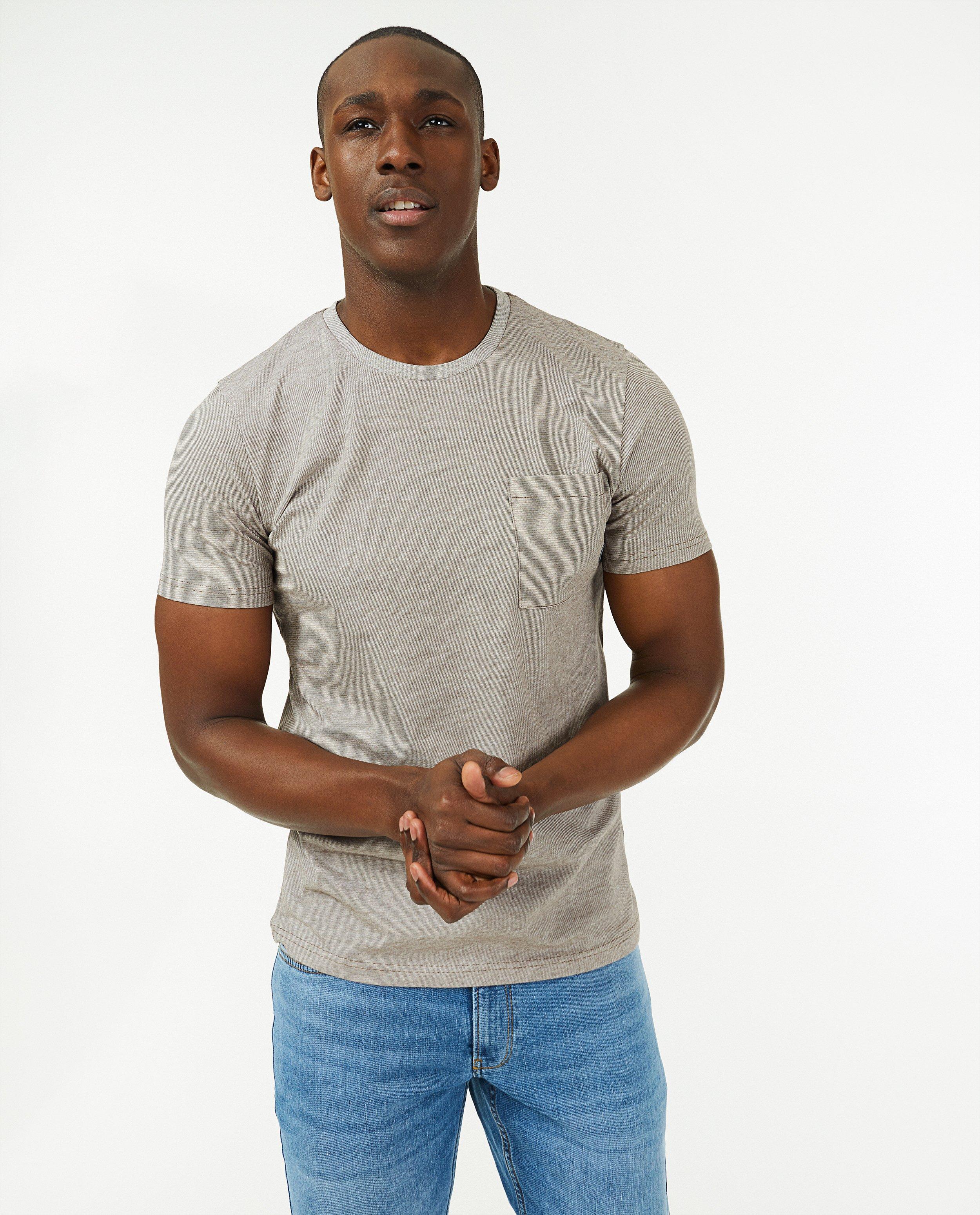 T-shirts - Biokatoenen T-shirt met borstzak