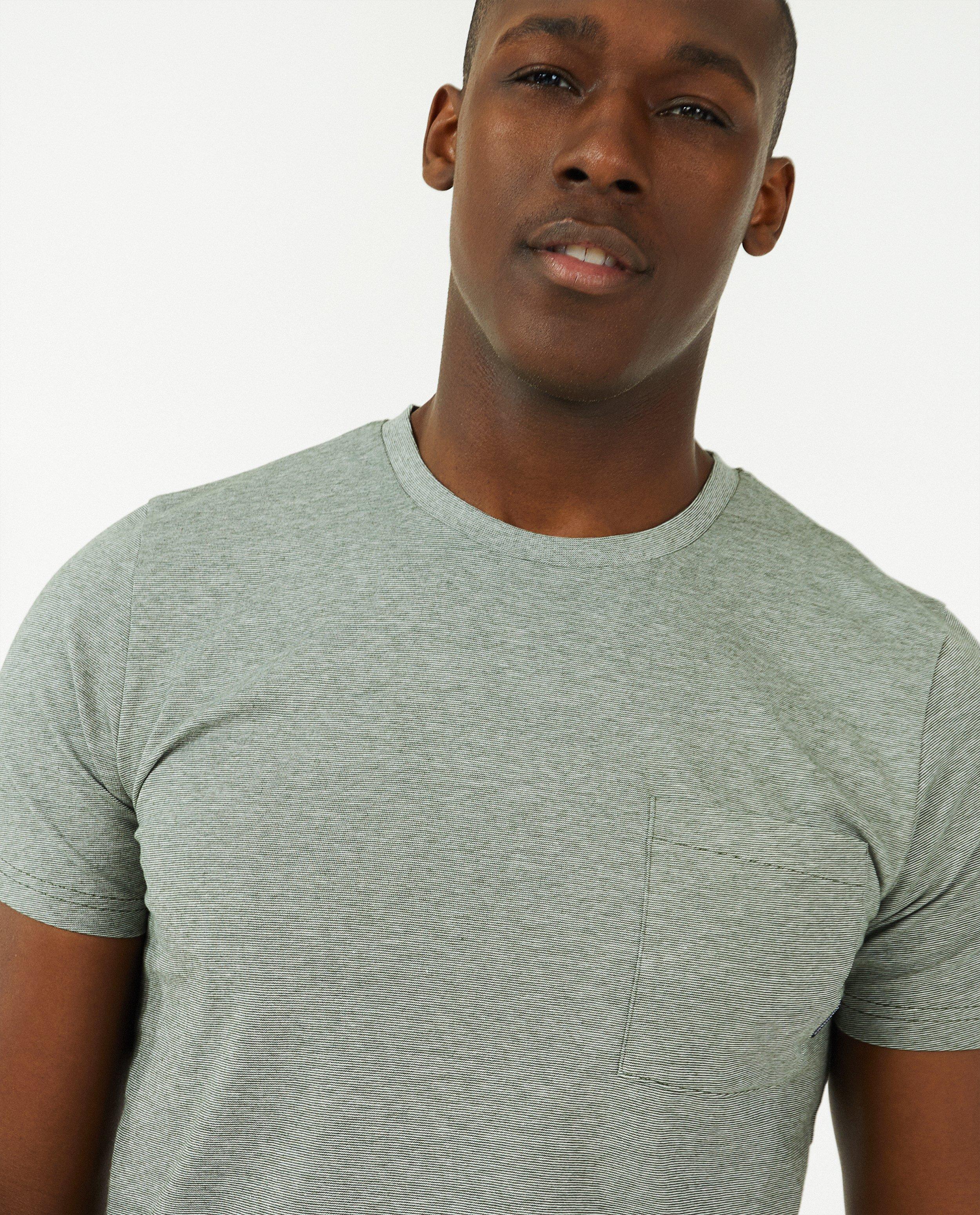 T-shirts - Biokatoenen T-shirt met borstzak