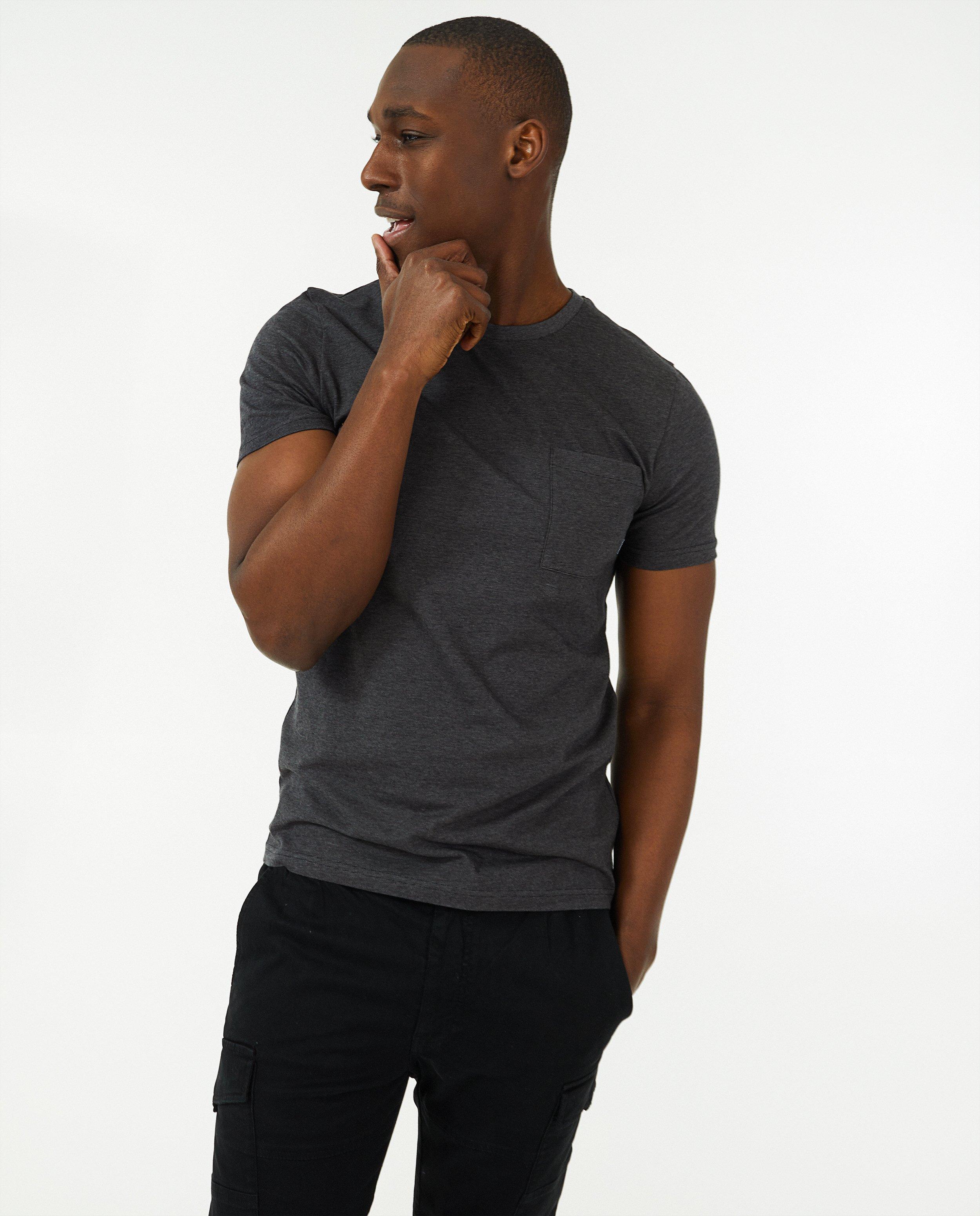 T-shirts - Biokatoenen T-shirt met borstzak