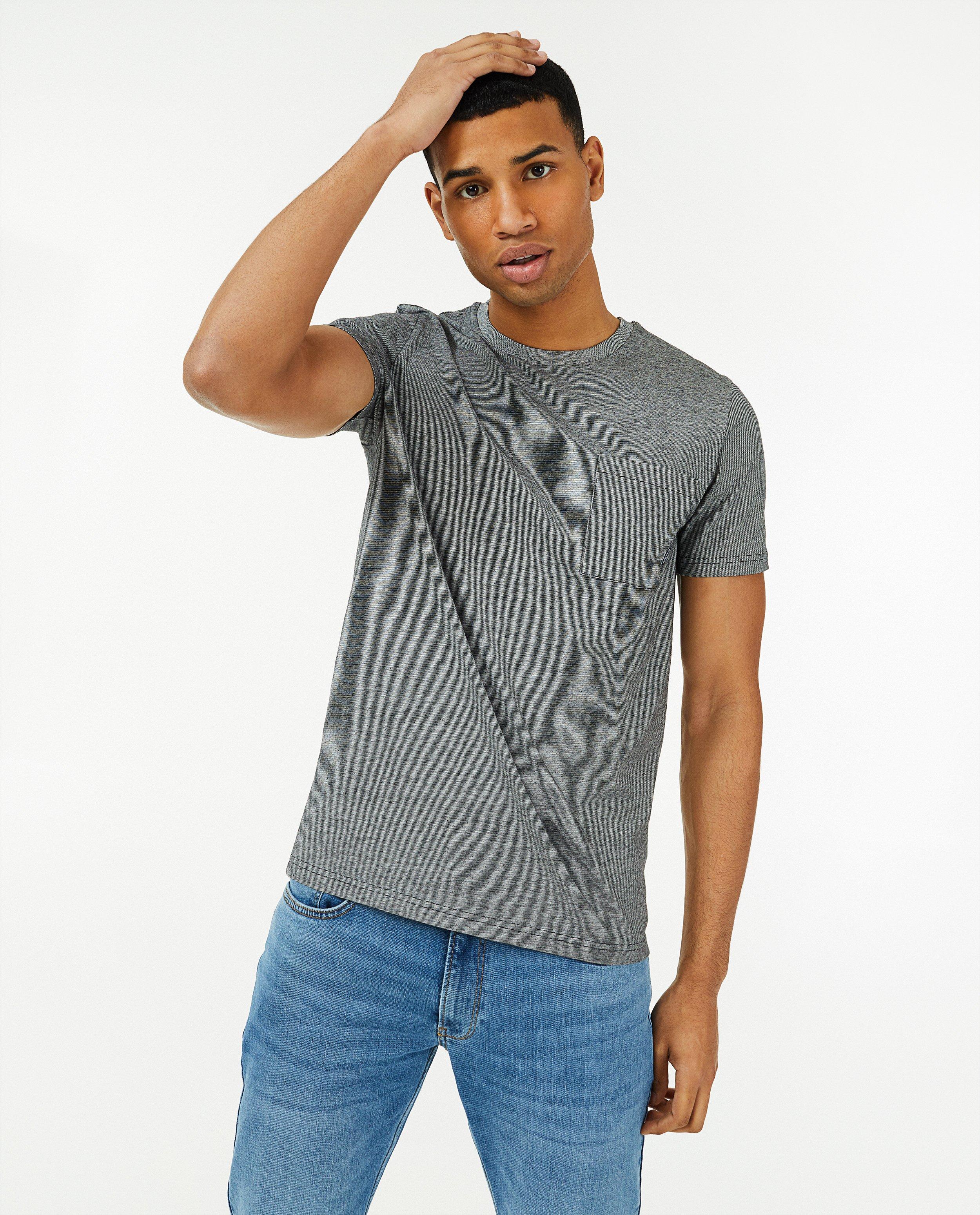 T-shirts - Biokatoenen T-shirt met borstzak