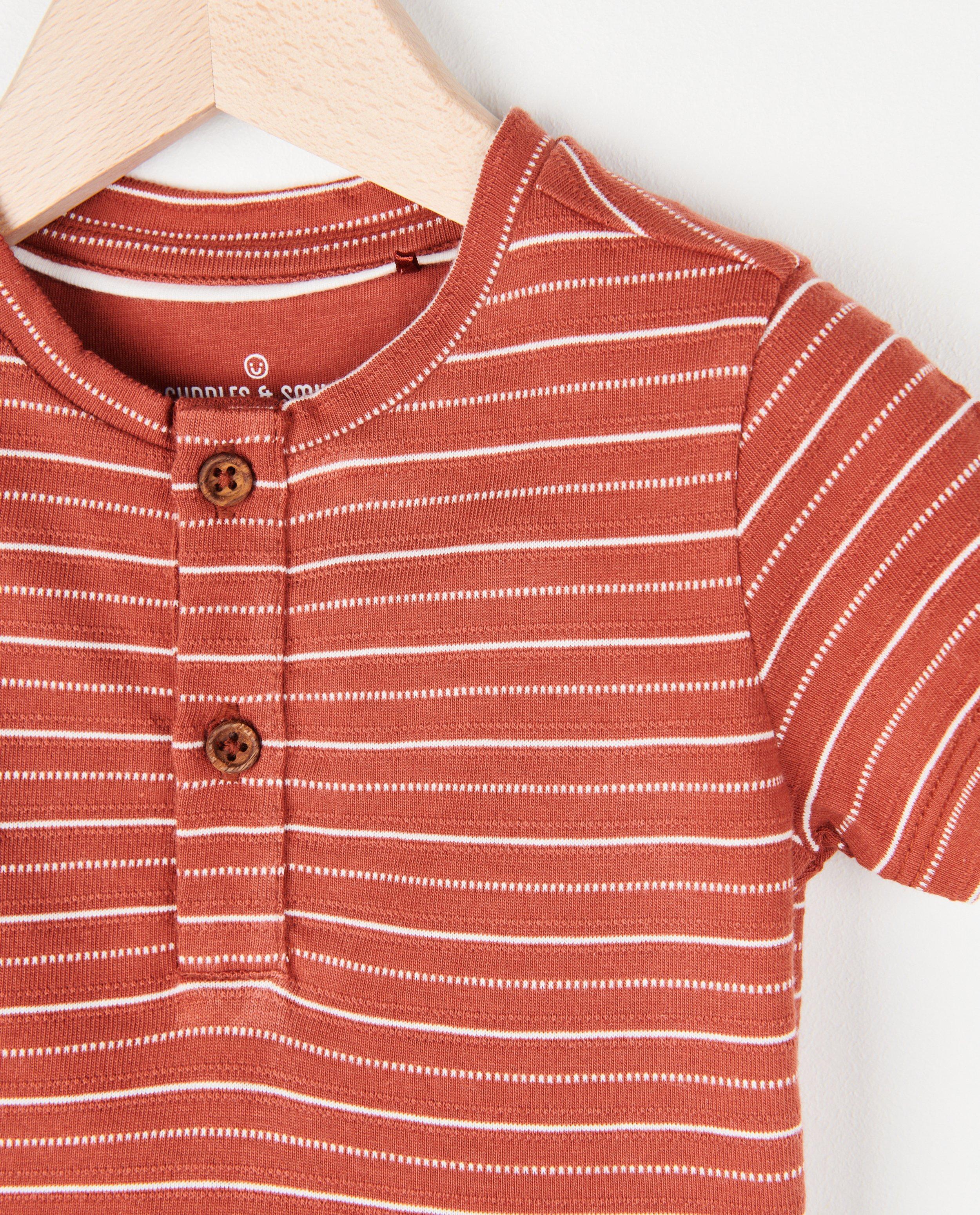 T-shirts - Bruinrood T-shirtje met strepen