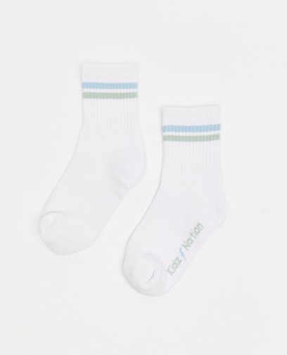 Chaussettes blanches à rayures bleues