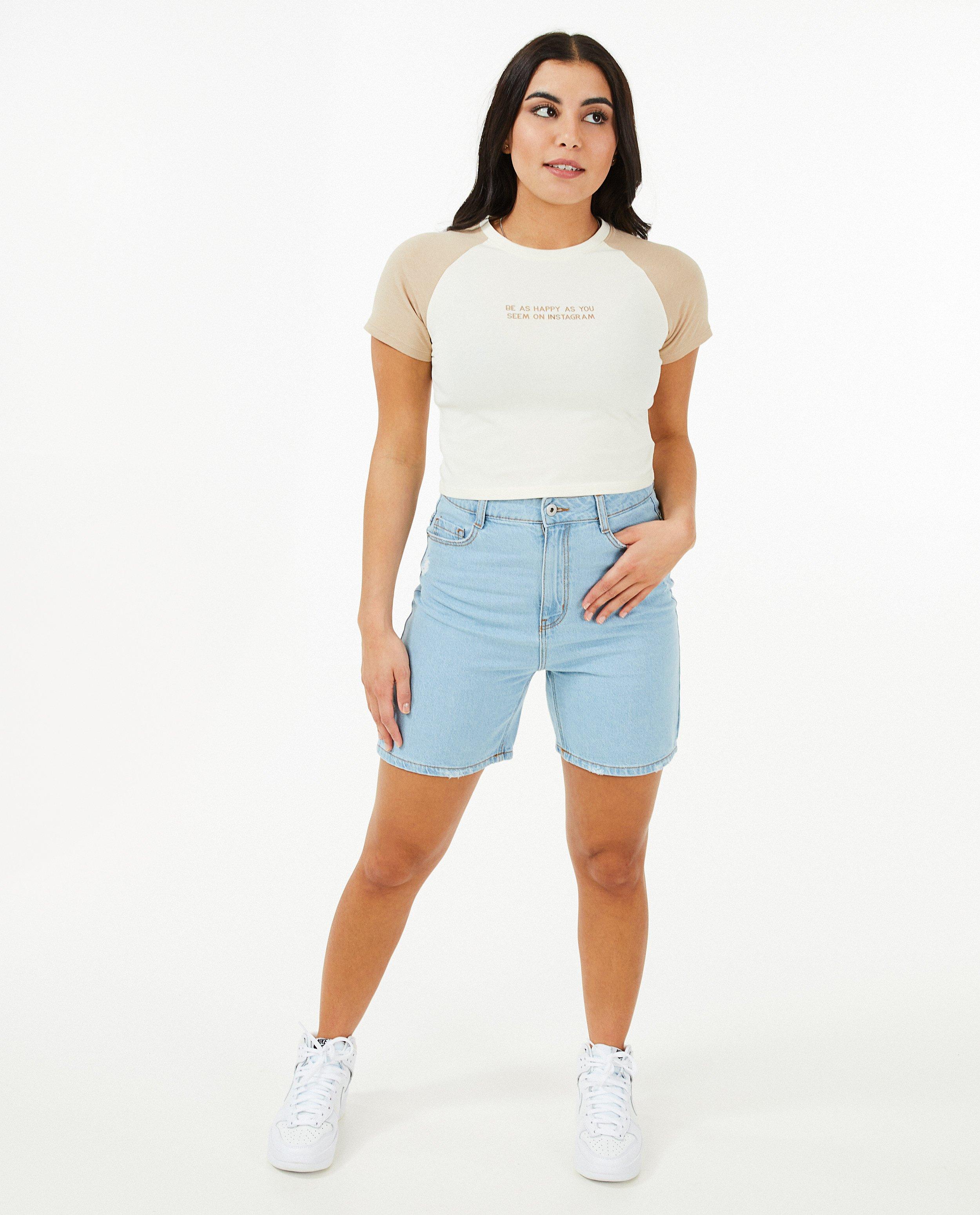 T-shirt court avec une inscription - null - Nour en Fatma