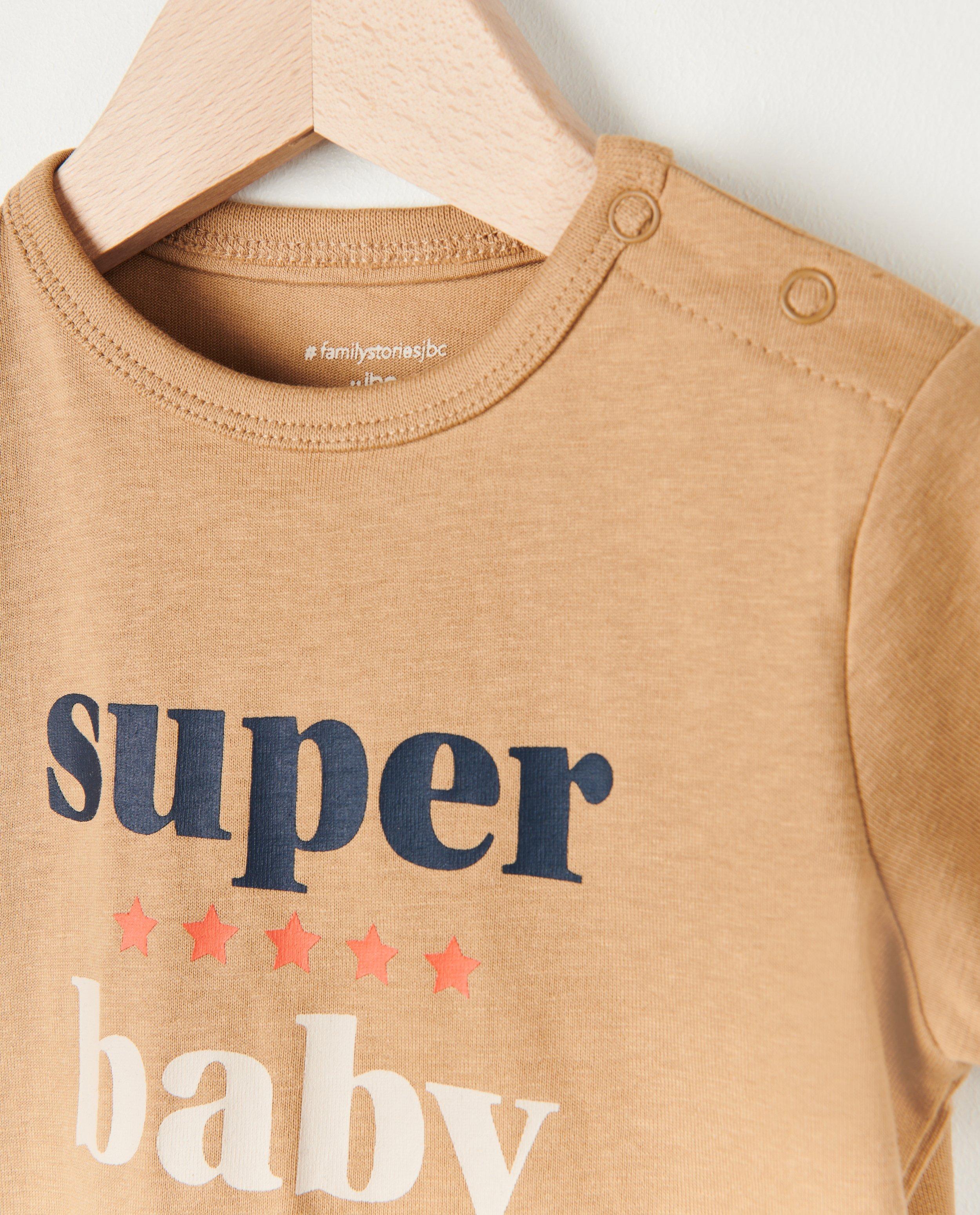 T-shirts - T-shirt brun clair avec une inscription