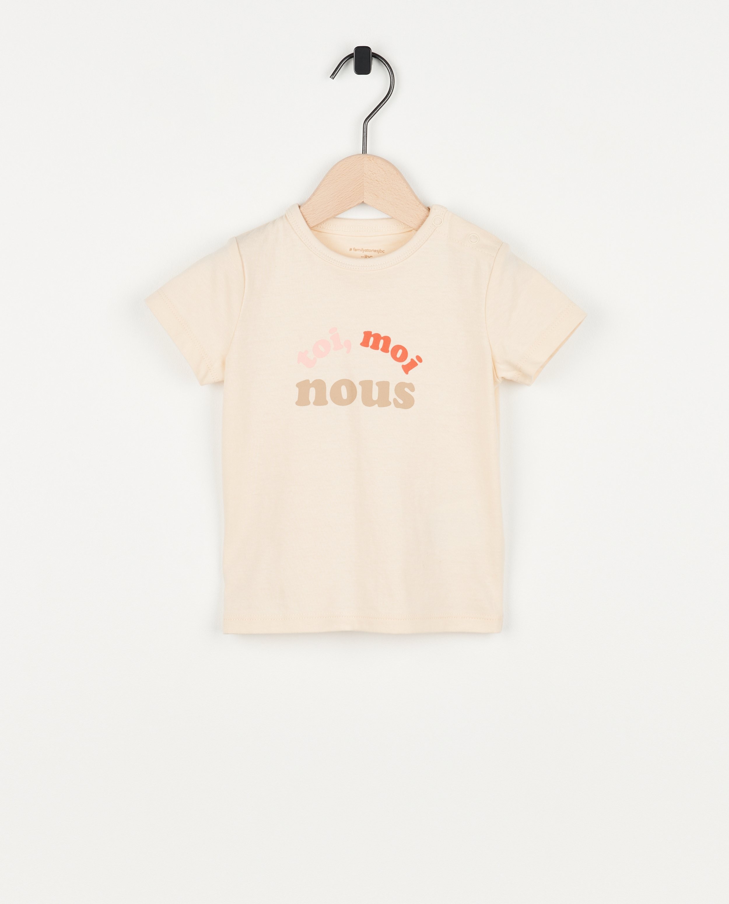 Beige T-shirtje met opschrift, baby - null - Familystories