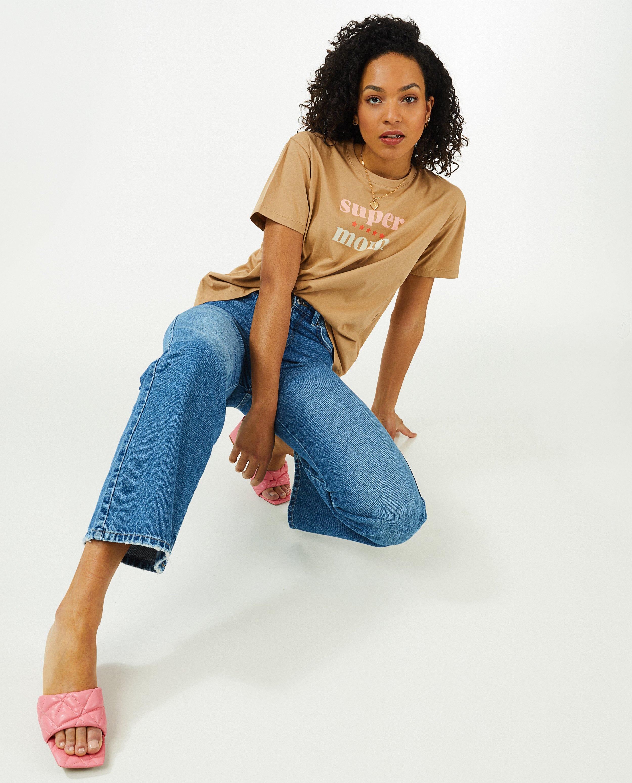 T-shirts - T-shirt brun clair avec une inscription