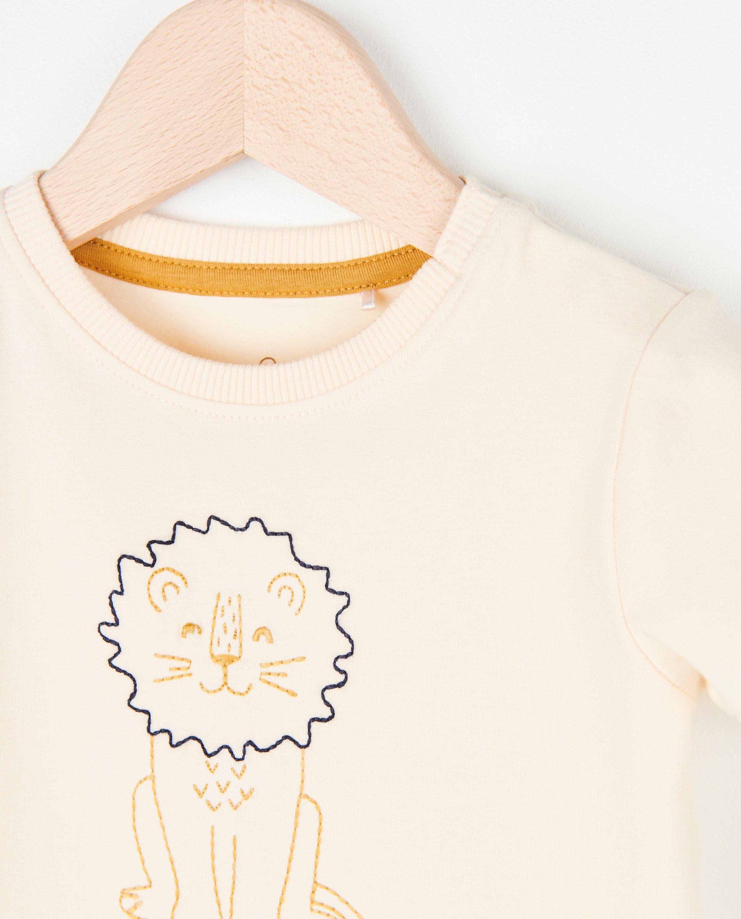 T-shirts - Ecru T-shirtje met borduursel