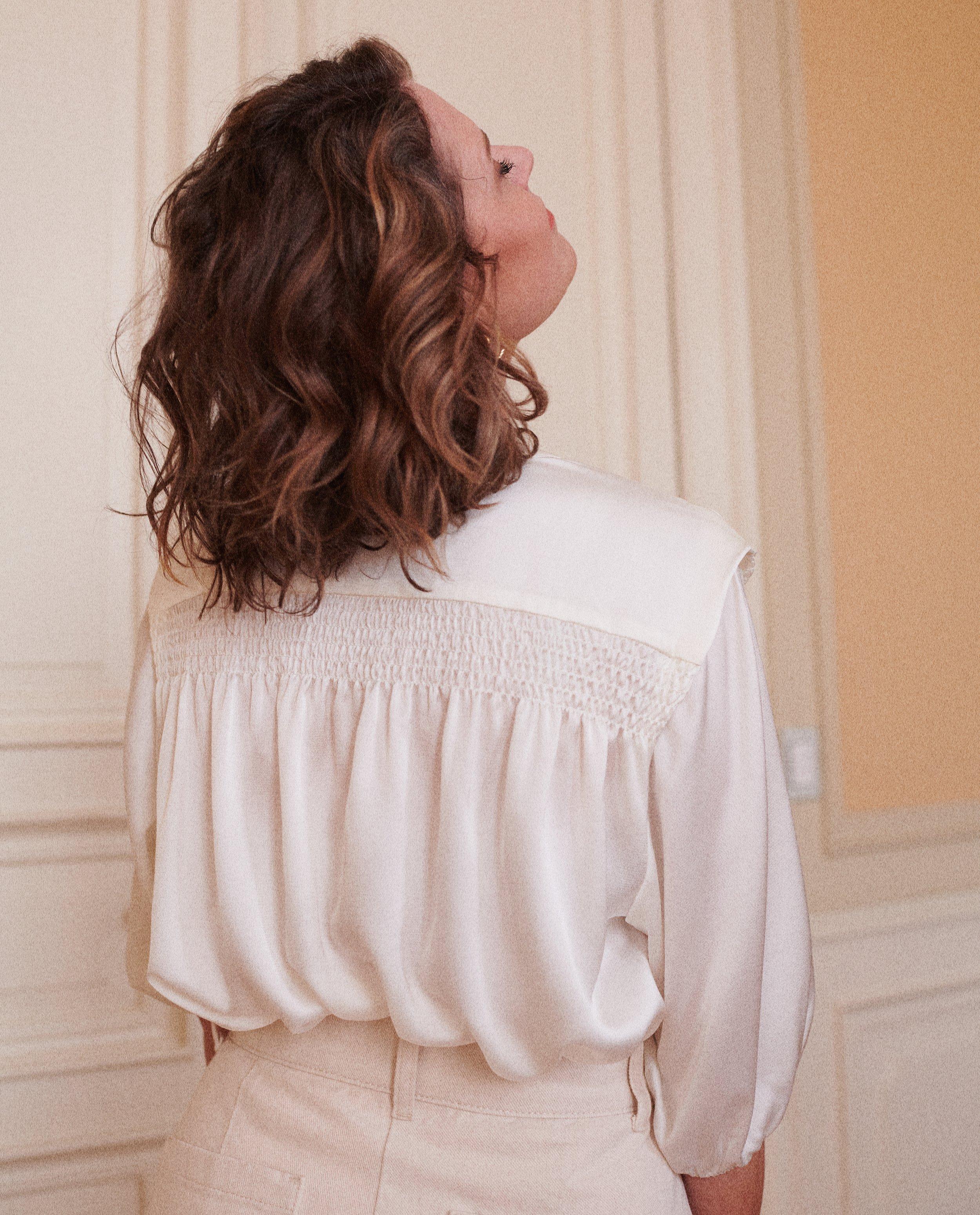 Hemden - Ecru blouse met sierbiezen