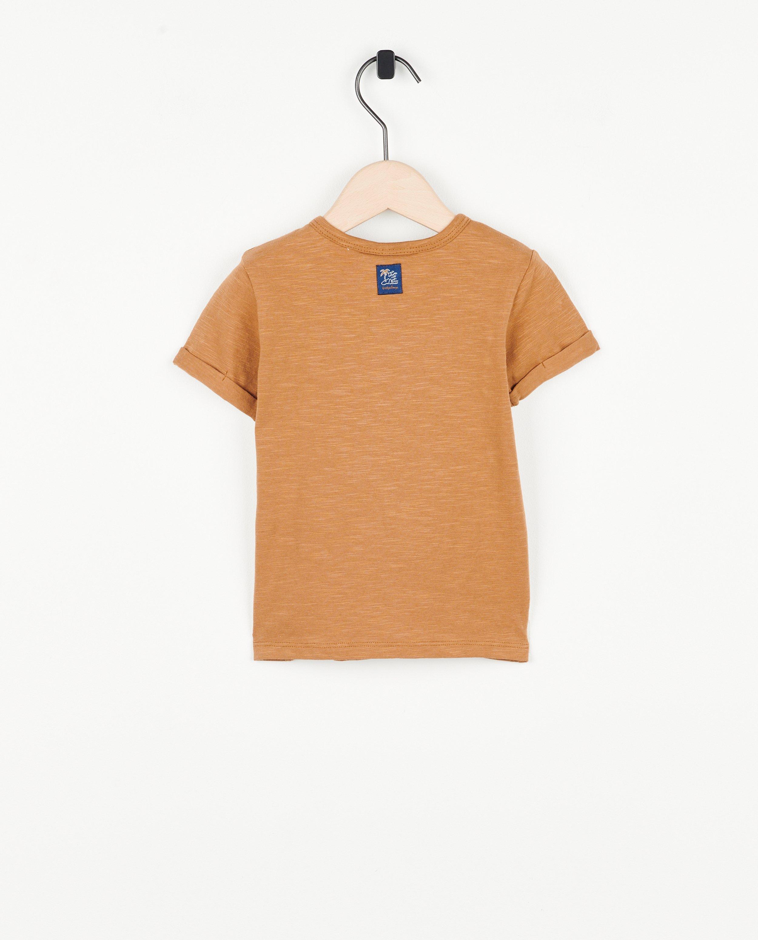 T-shirts - Bruin T-shirtje met opschrift Feetje