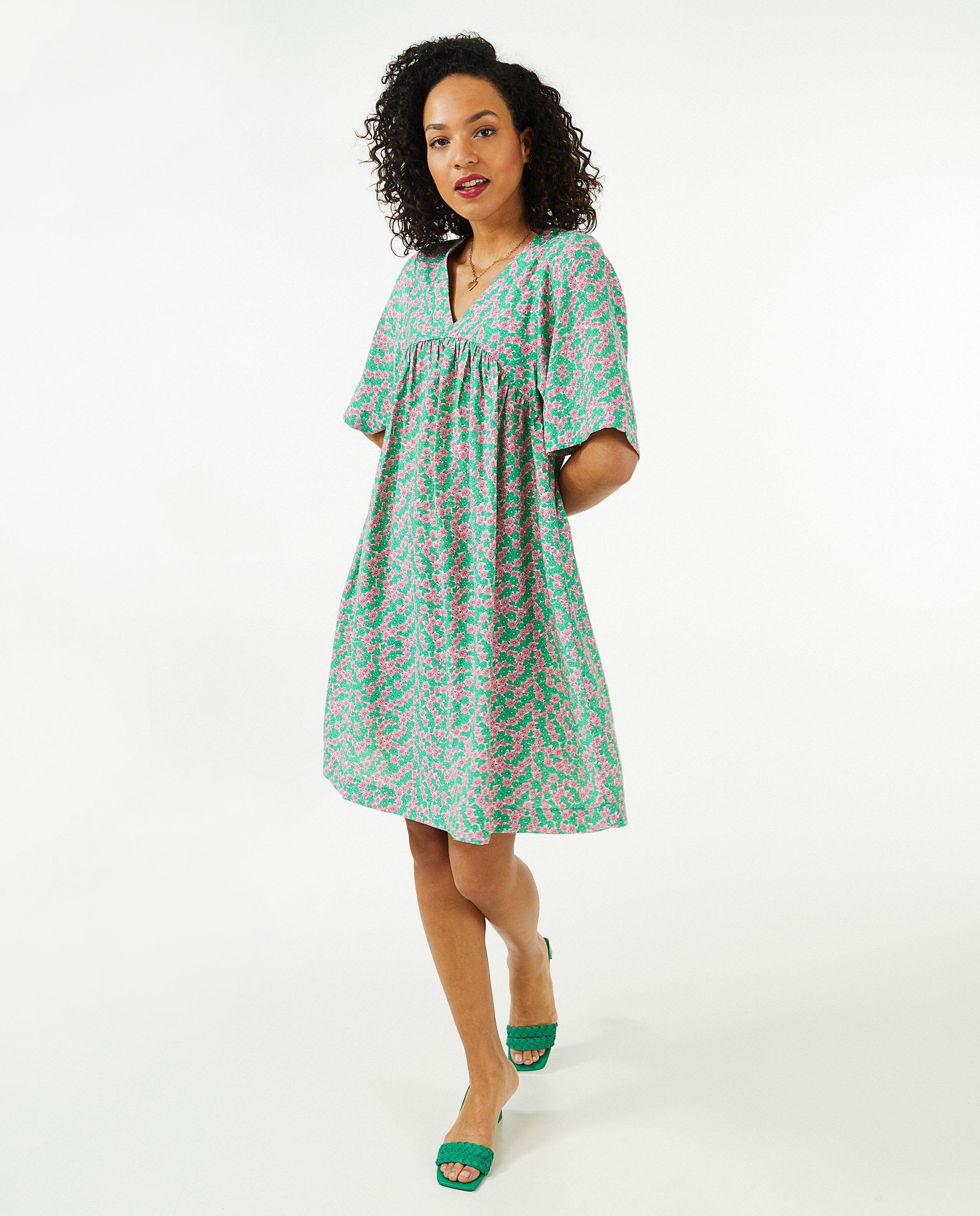 Kleedjes - Groene jurk met bloemenprint