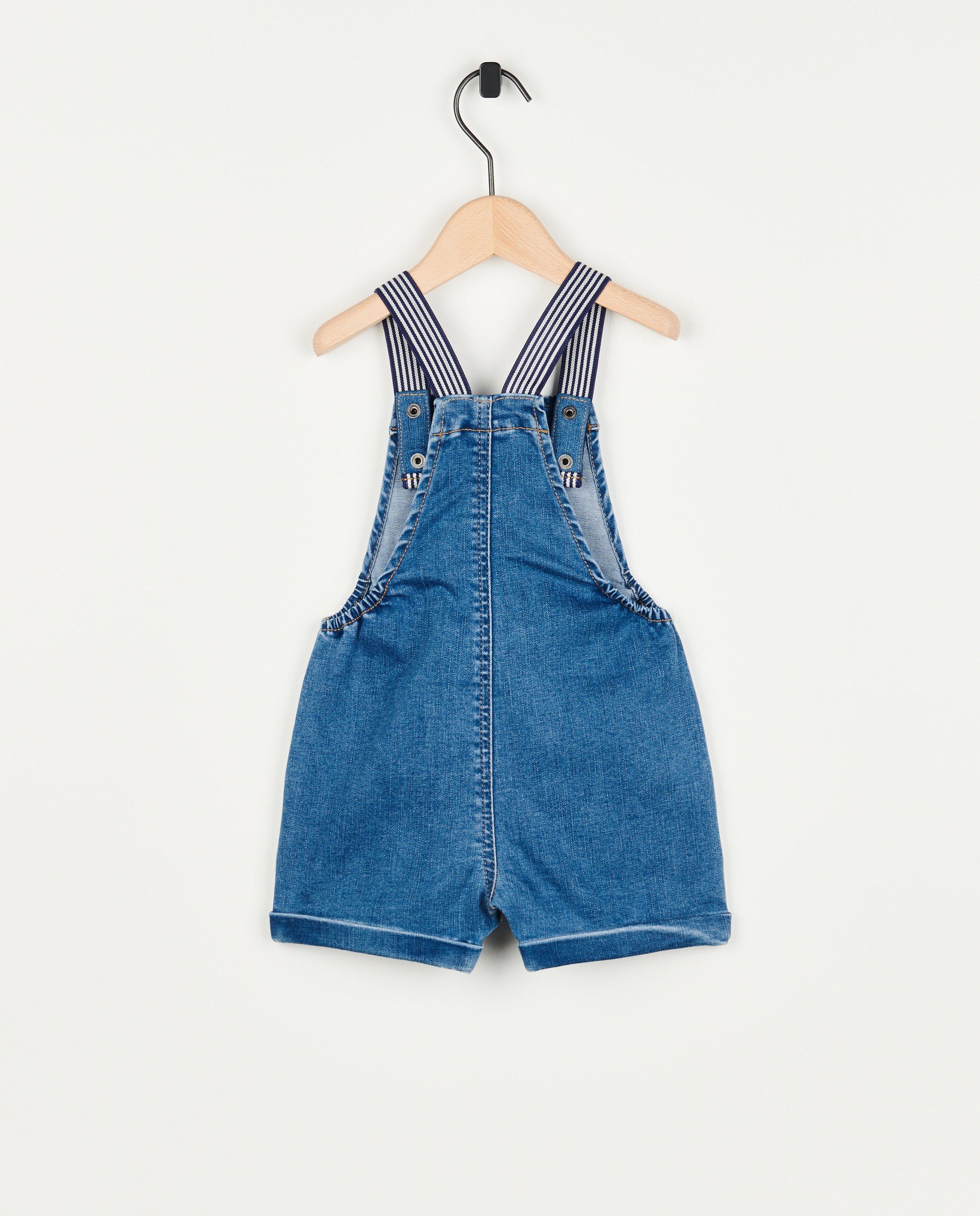 Shorts - Salopette en jeans avec des boutons-pressions