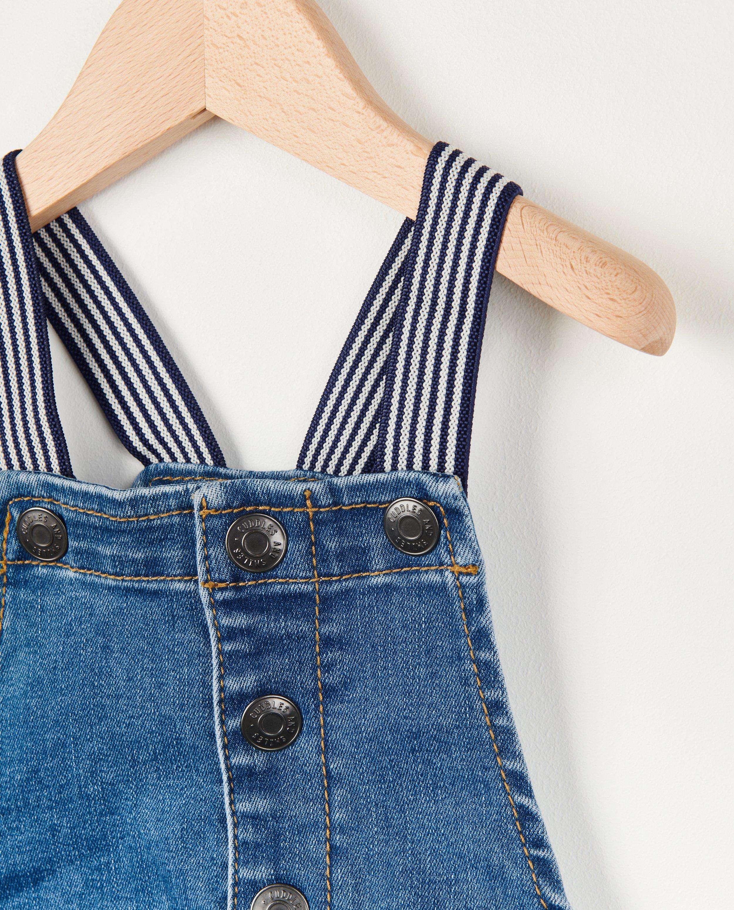 Shorts - Salopette en jeans avec des boutons-pressions
