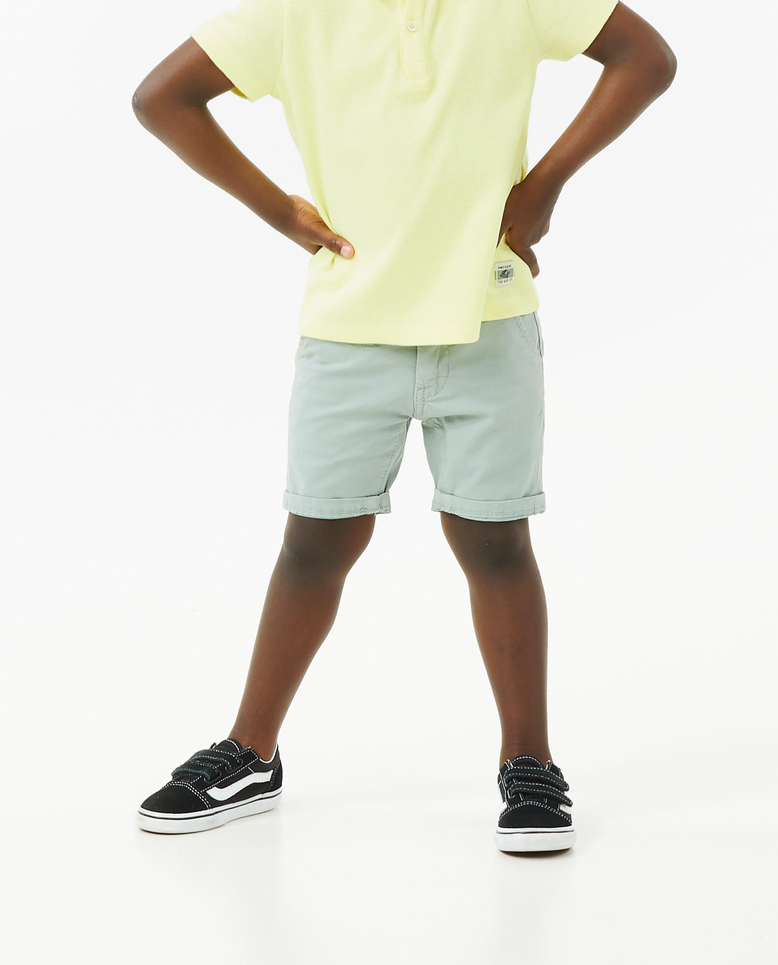 Shorts - Short vert pâle, jambes enroulées