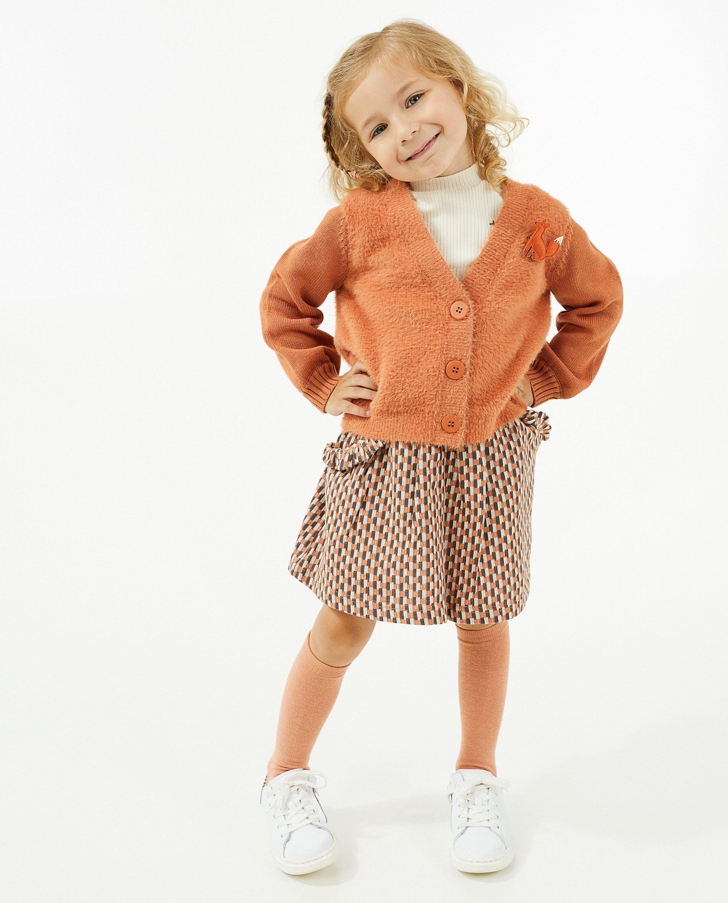 Oranje cardigan met speld - Product Detail - terracotta - afbeelding nummer 1