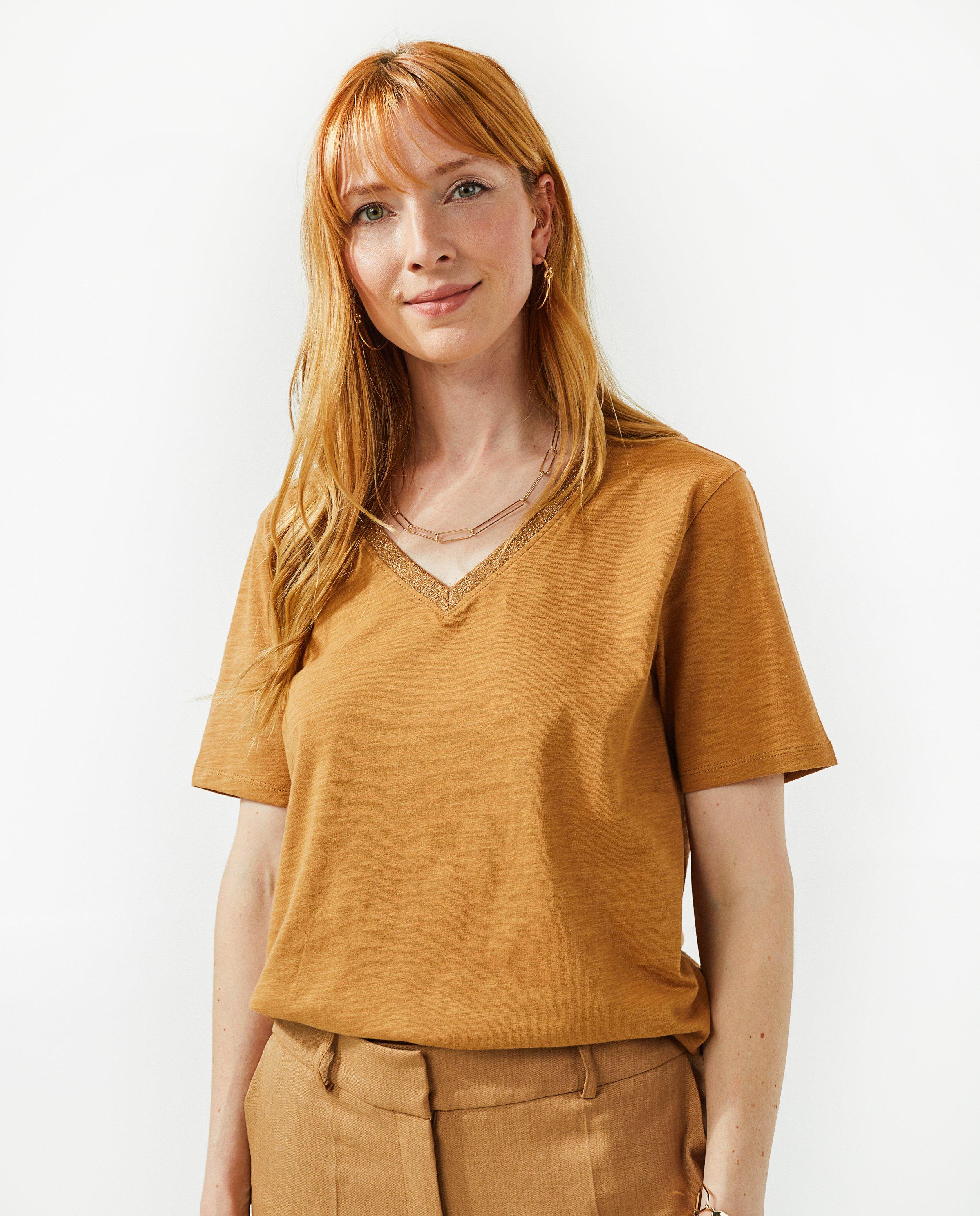 T-shirts - Koraalroze T-shirt met V-hals