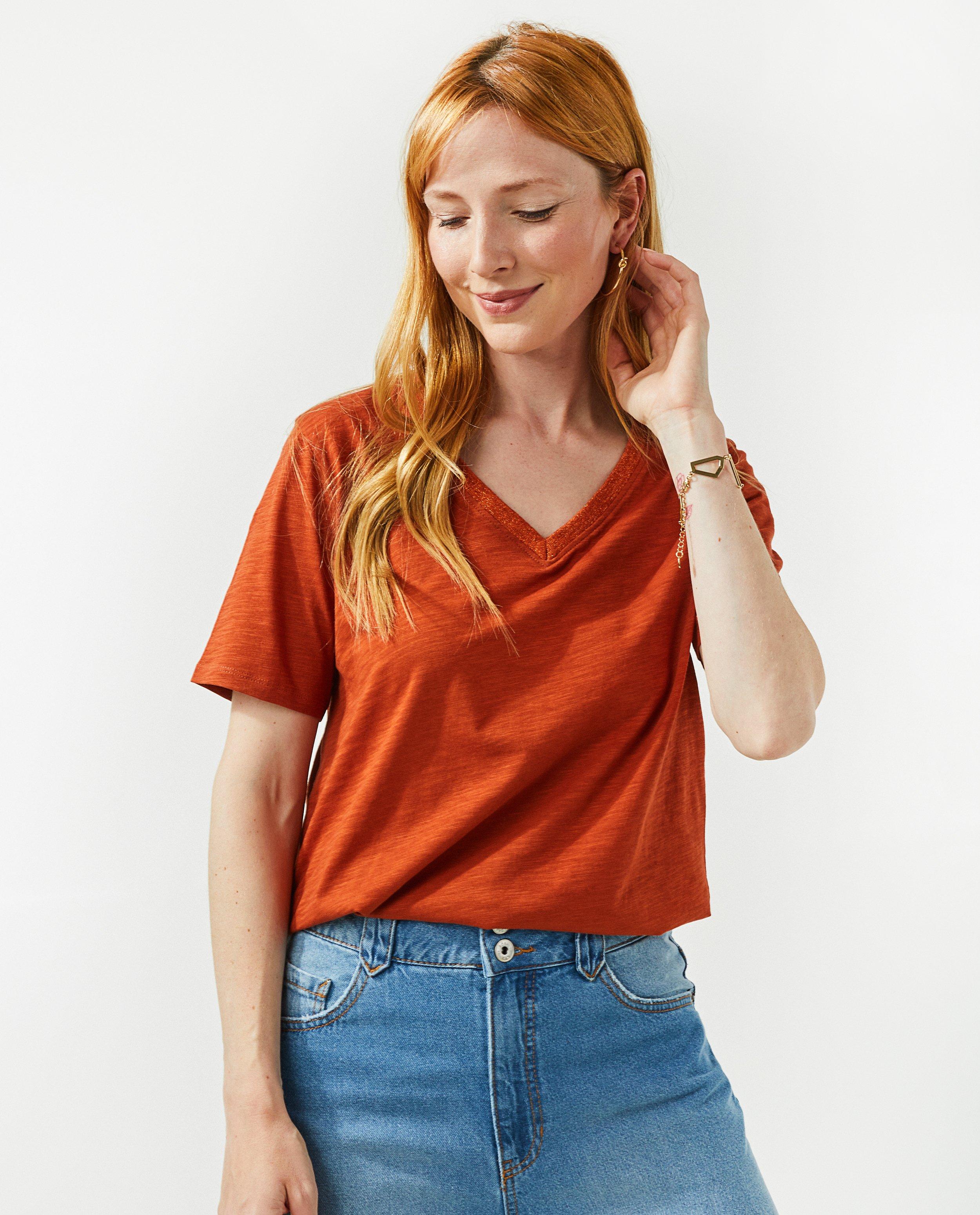 T-shirts - Koraalroze T-shirt met V-hals