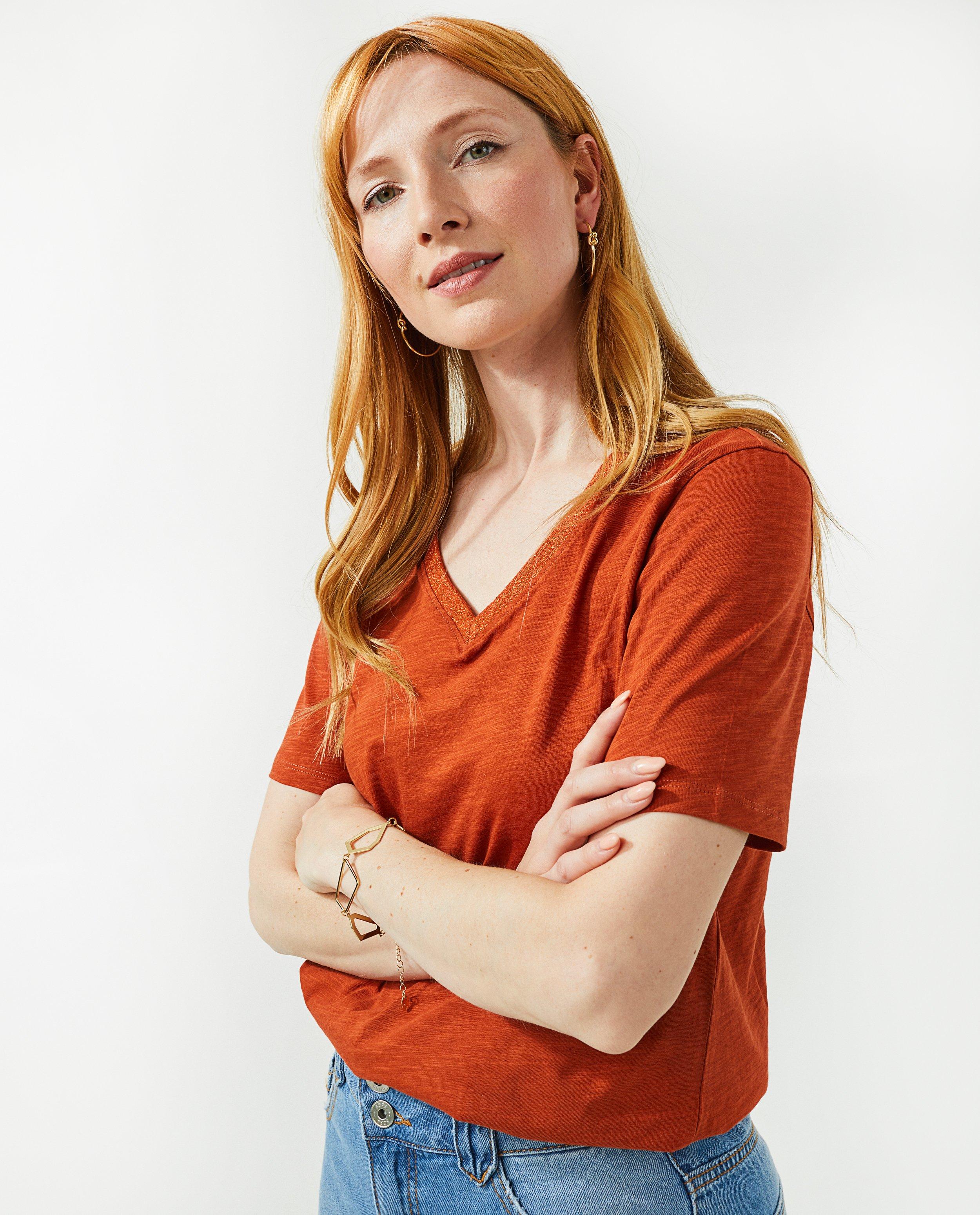 T-shirts - Koraalroze T-shirt met V-hals