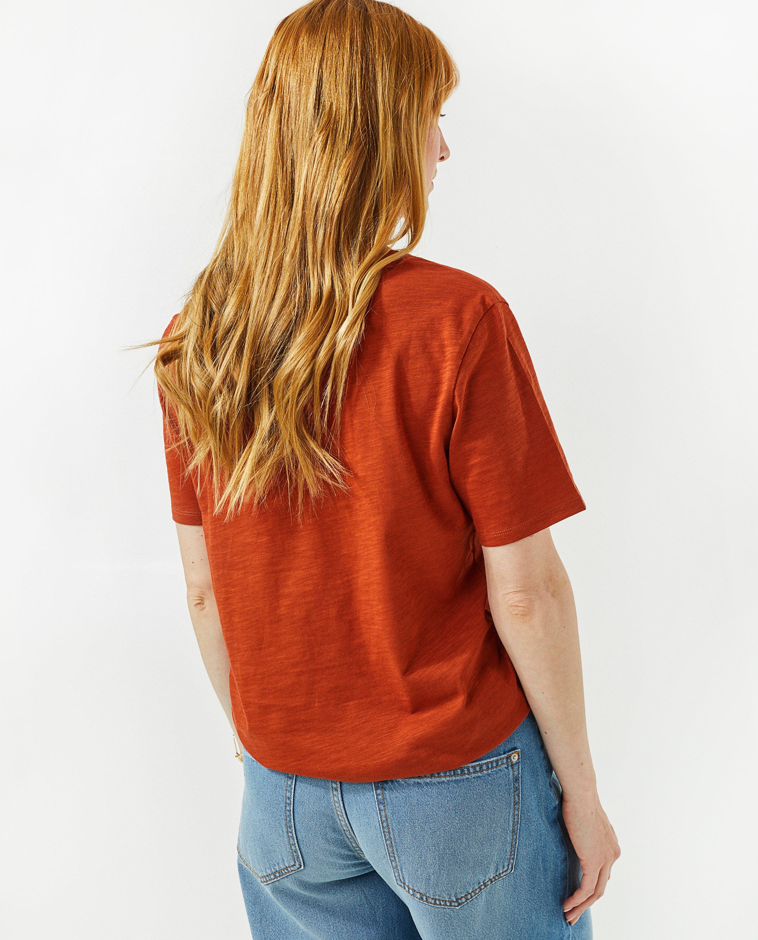 T-shirts - Koraalroze T-shirt met V-hals