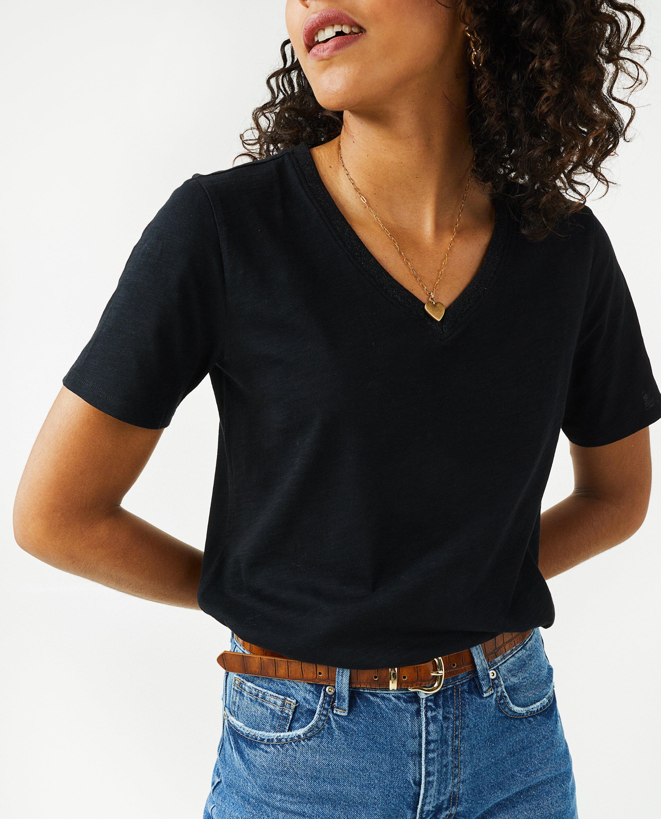 Koraalroze T-shirt met V-hals - null - Sora