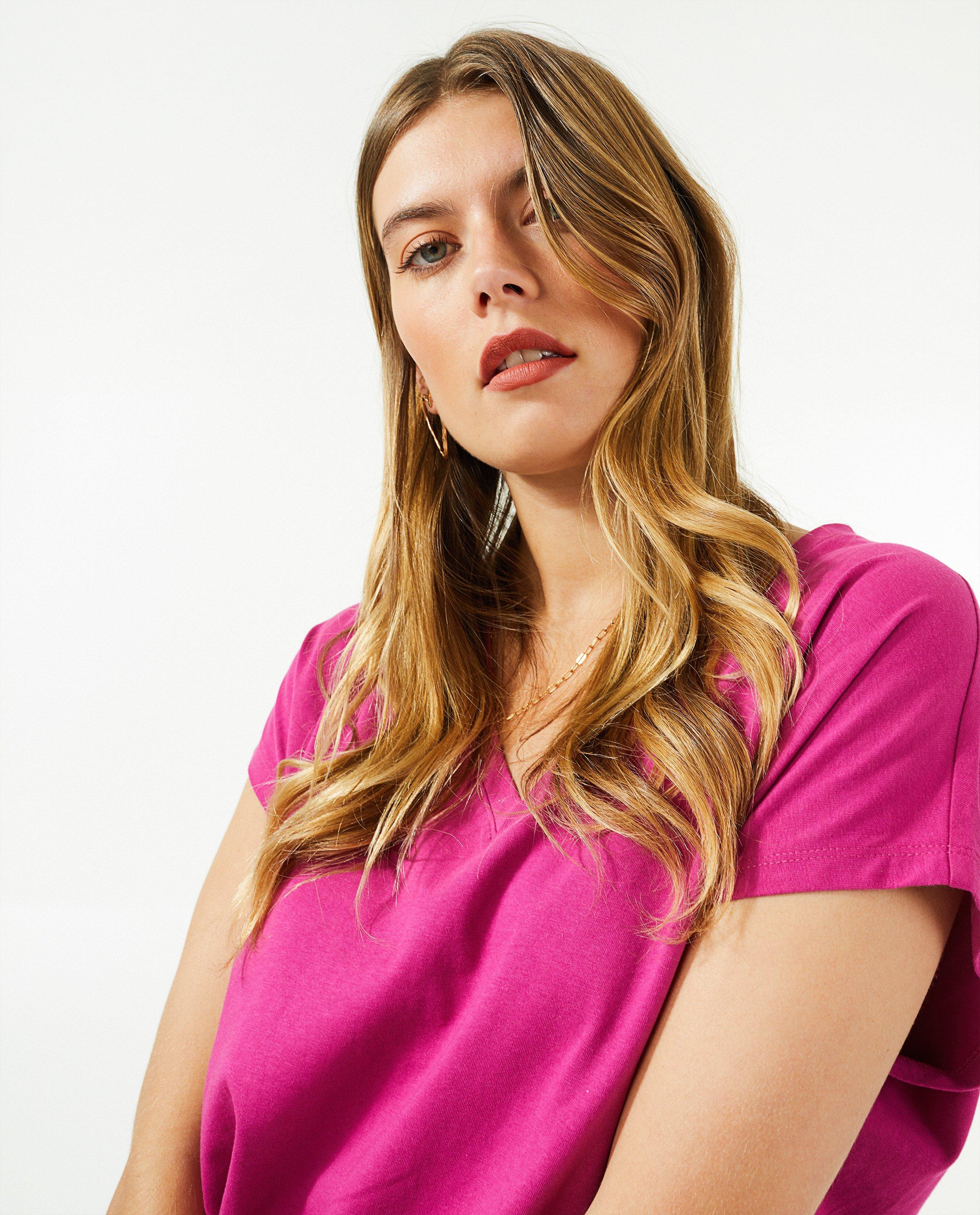 Fuchsia T-shirt met V-hals - Product Detail - rood - afbeelding nummer 4