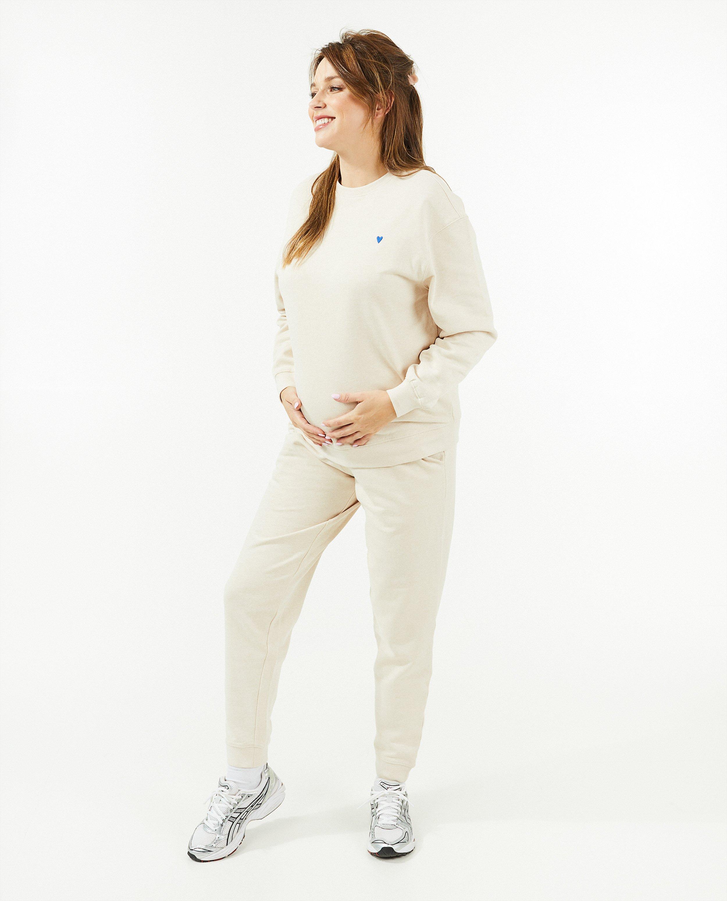 Sweat brun avec un petit cœur brodé, grossesse - null - Atelier Maman