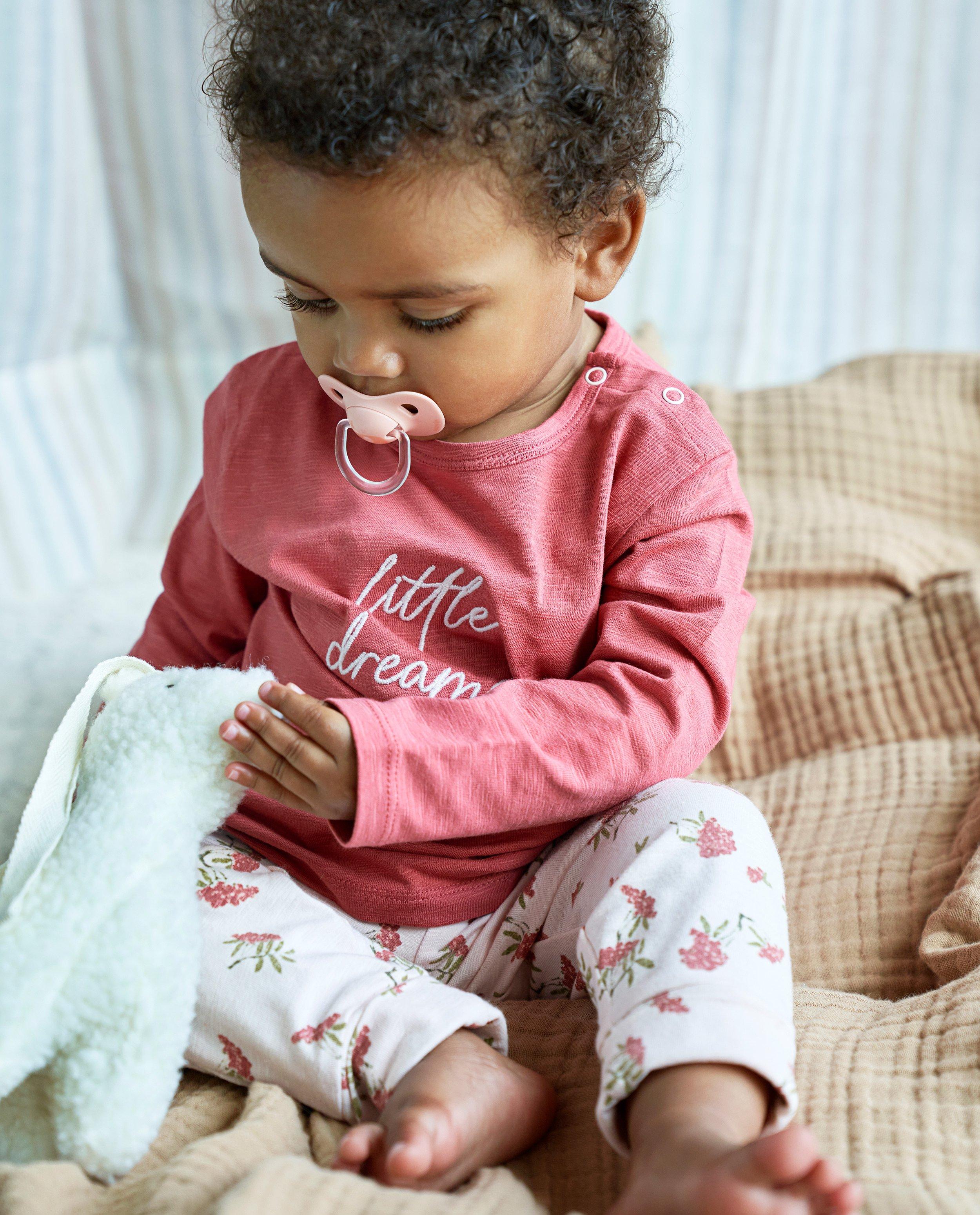 Roze pyjama met print - Product Detail - donkerrood - afbeelding nummer 1