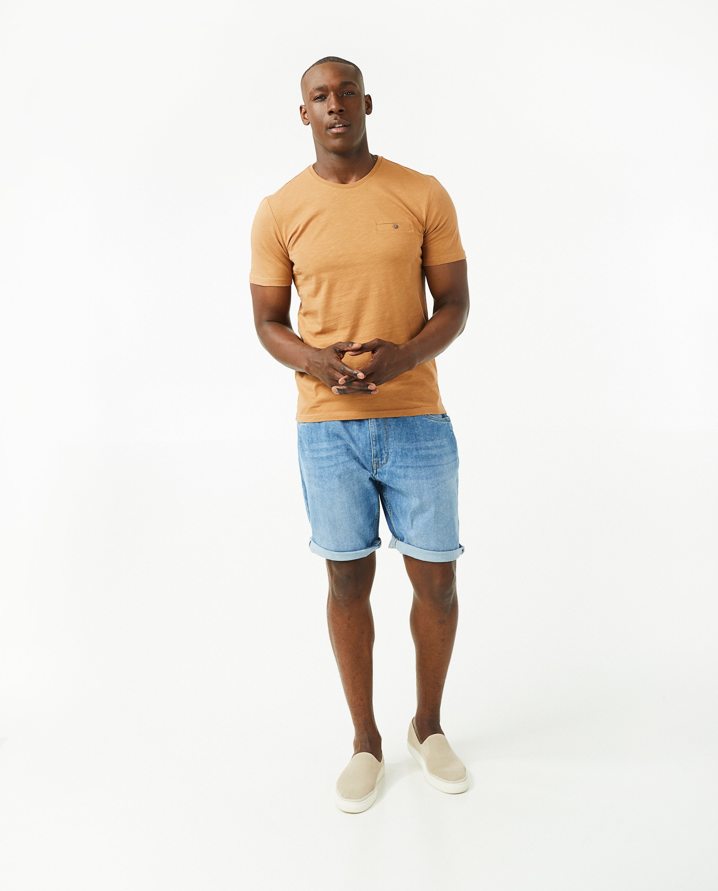 T-shirt brun avec un écusson - null - Quarterback