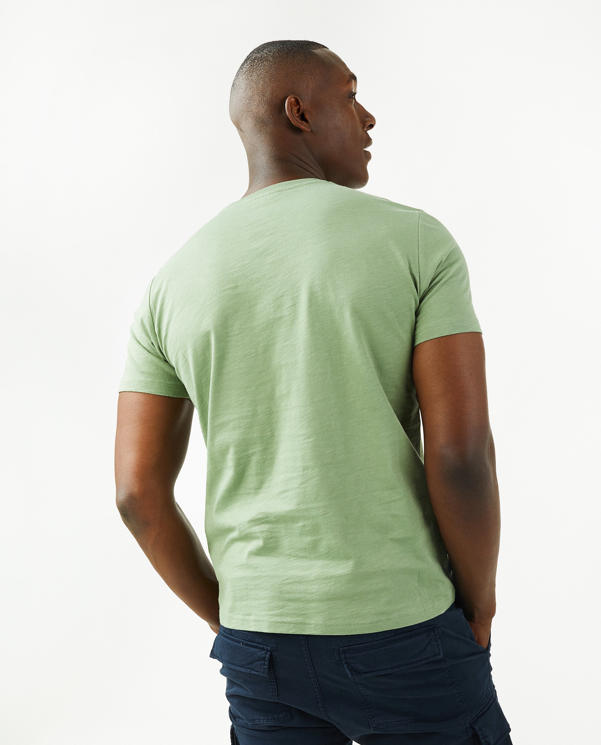 T-shirts - T-shirt blanc avec un écusson
