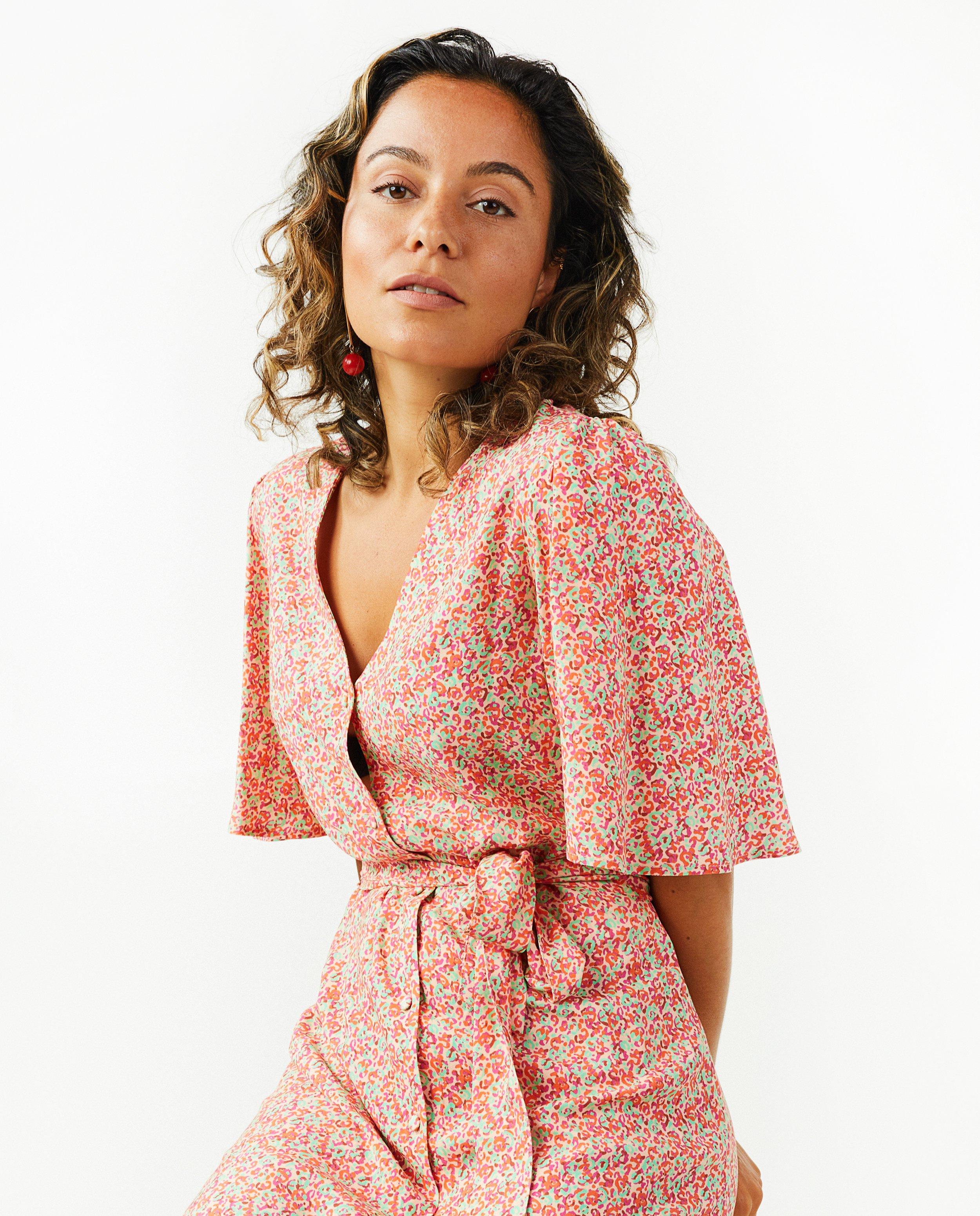 Roze jurk met vlindermouw - null - Sora