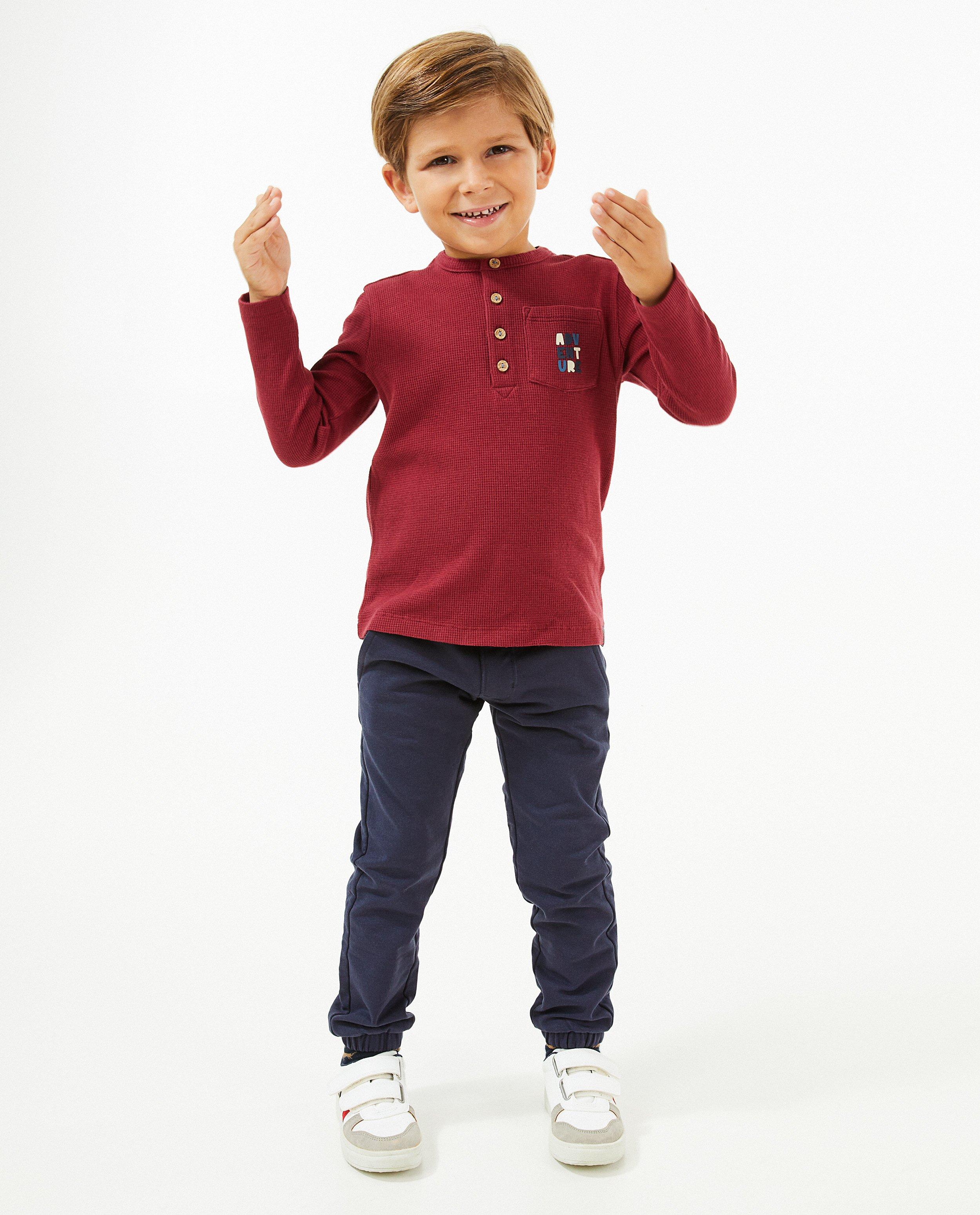 T-shirt &agrave; manches longues avec structure gaufr&eacute;e - D&eacute;tails du produit - rouge fonc&eacute; - image num&eacute;ro 1
